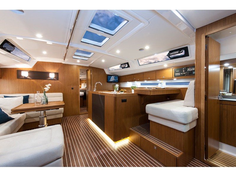Bavaria Cruiser 56 — photo 8