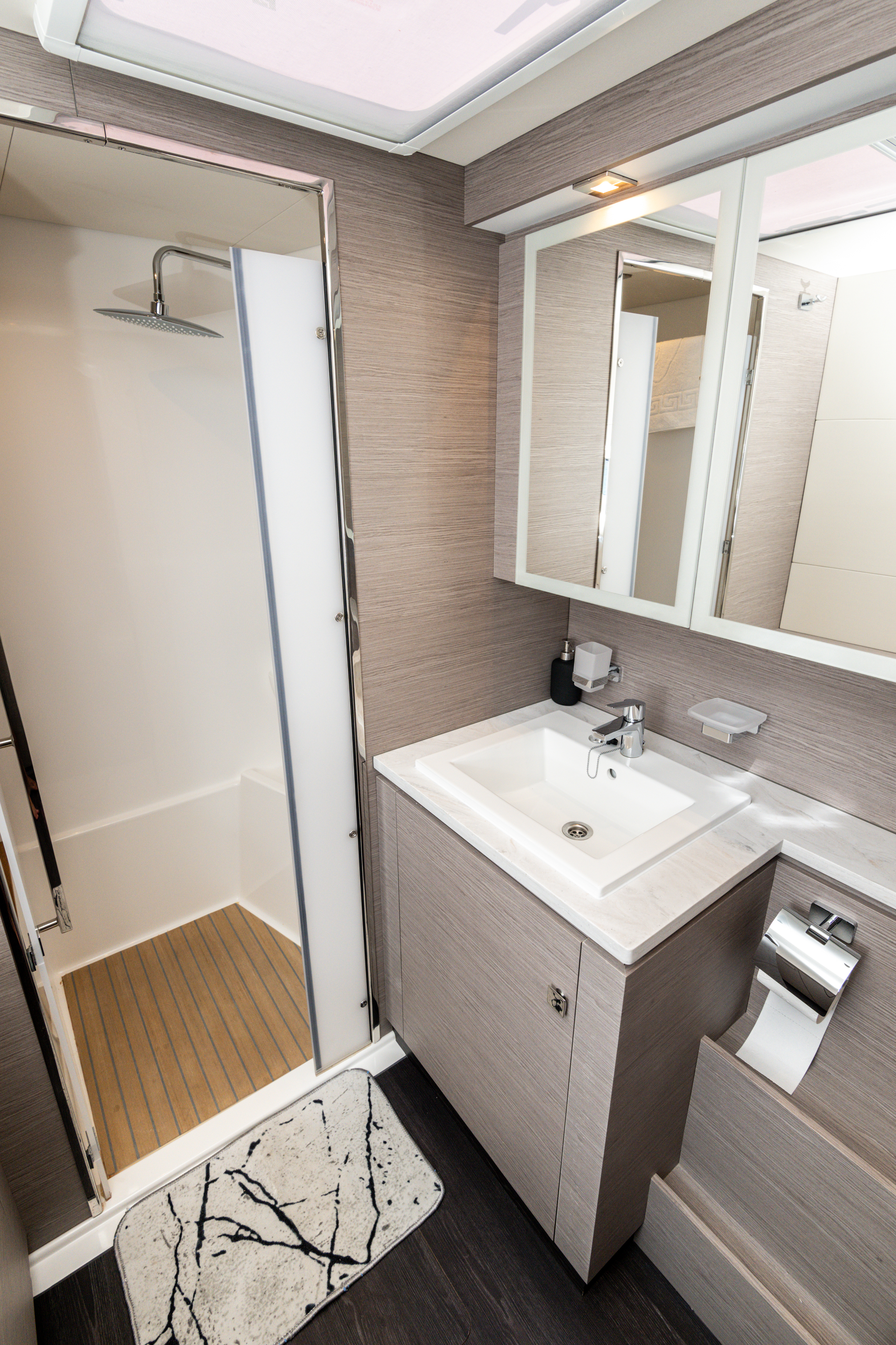 Fountaine Pajot MY6 — photo 15