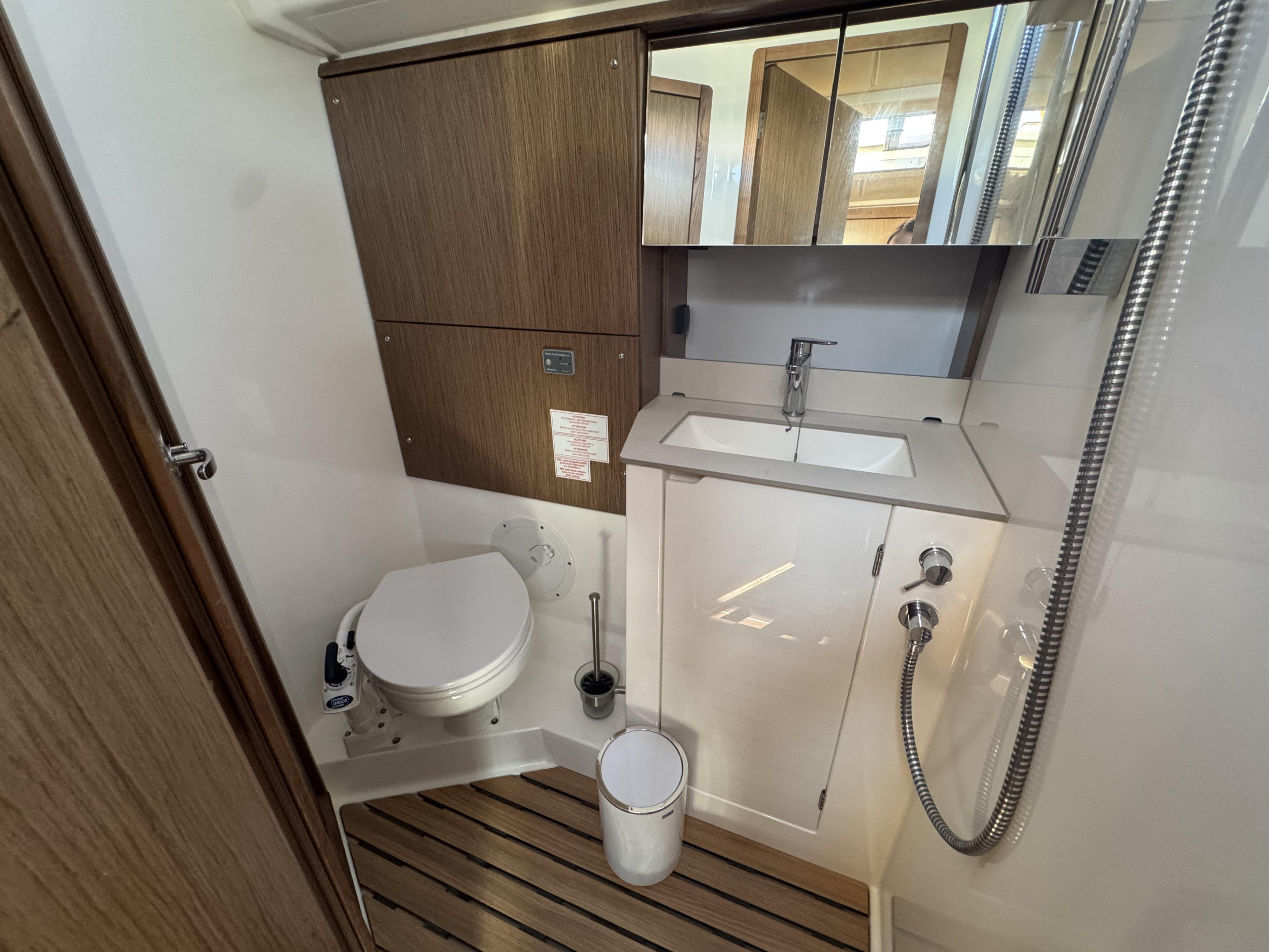 Bavaria 46 Cruiser — photo 12