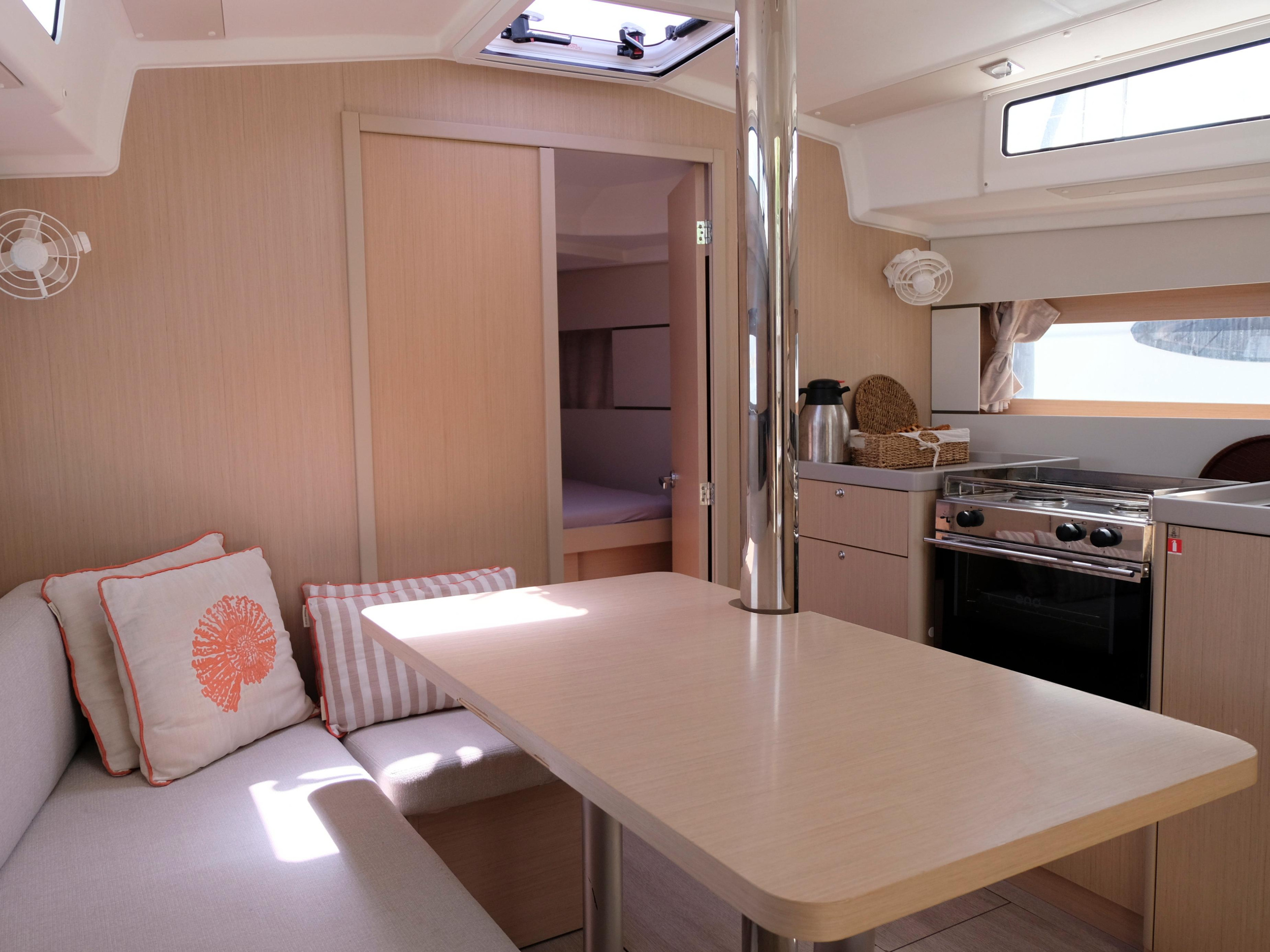 Oceanis 38.1 — photo 2