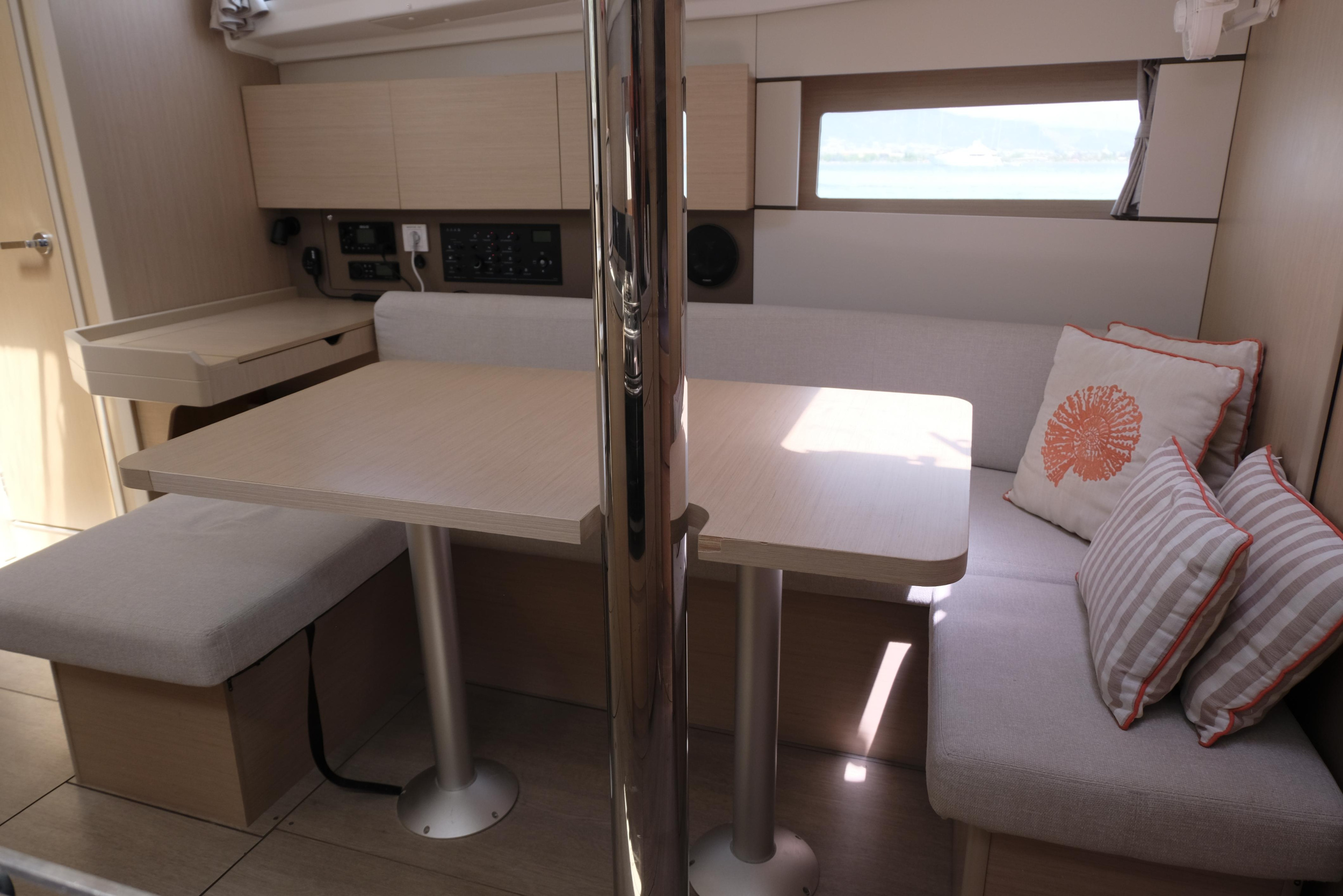 Oceanis 38.1 — photo 11