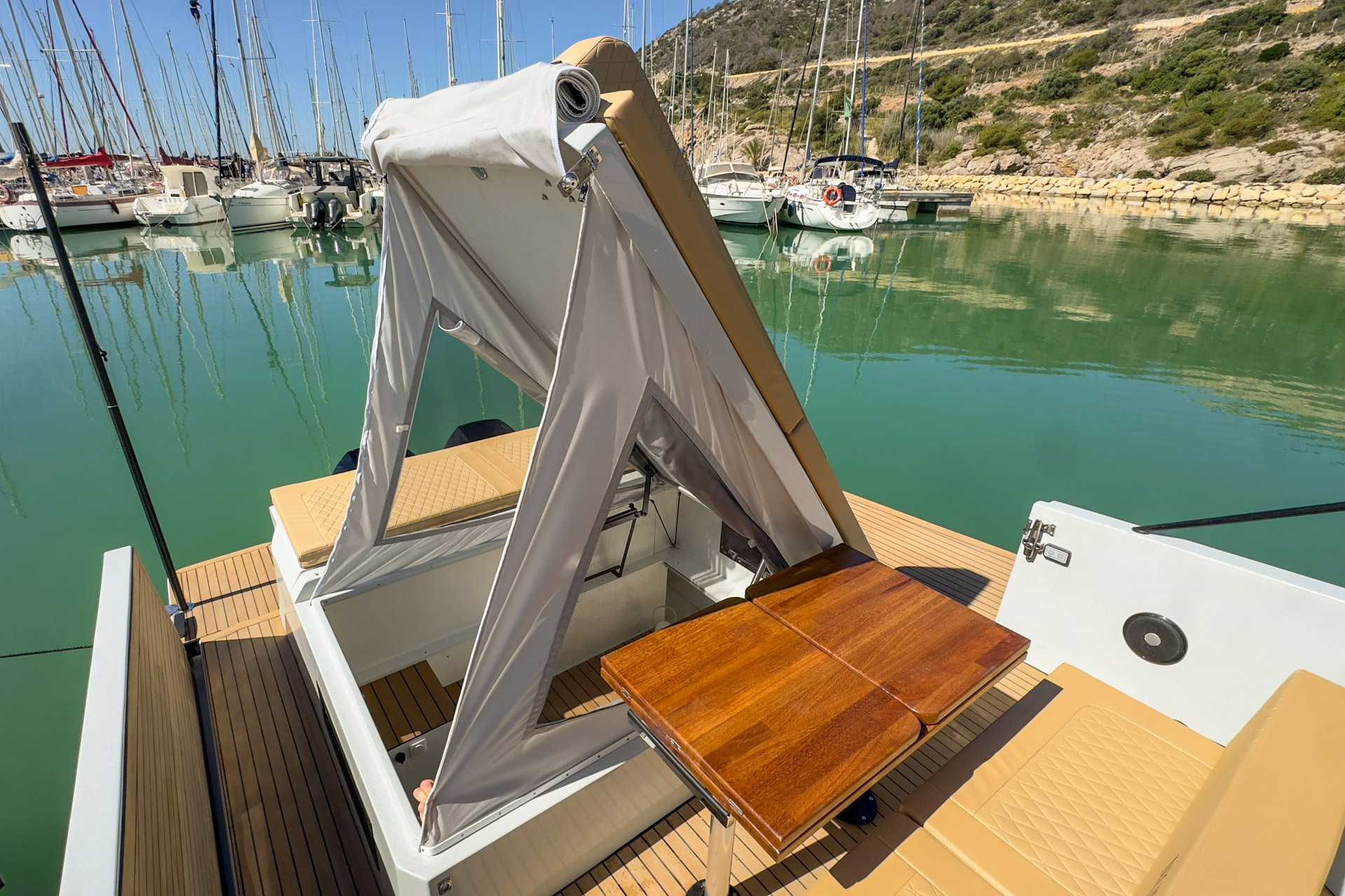 Nuva M11 Cabin — photo 3