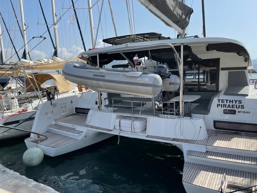 Lagoon 42 — photo 1