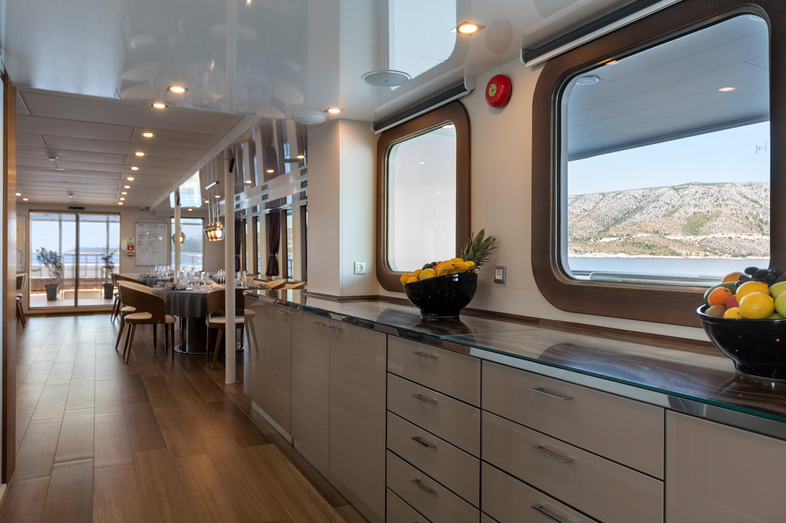 Motoryacht Yolo — photo 19