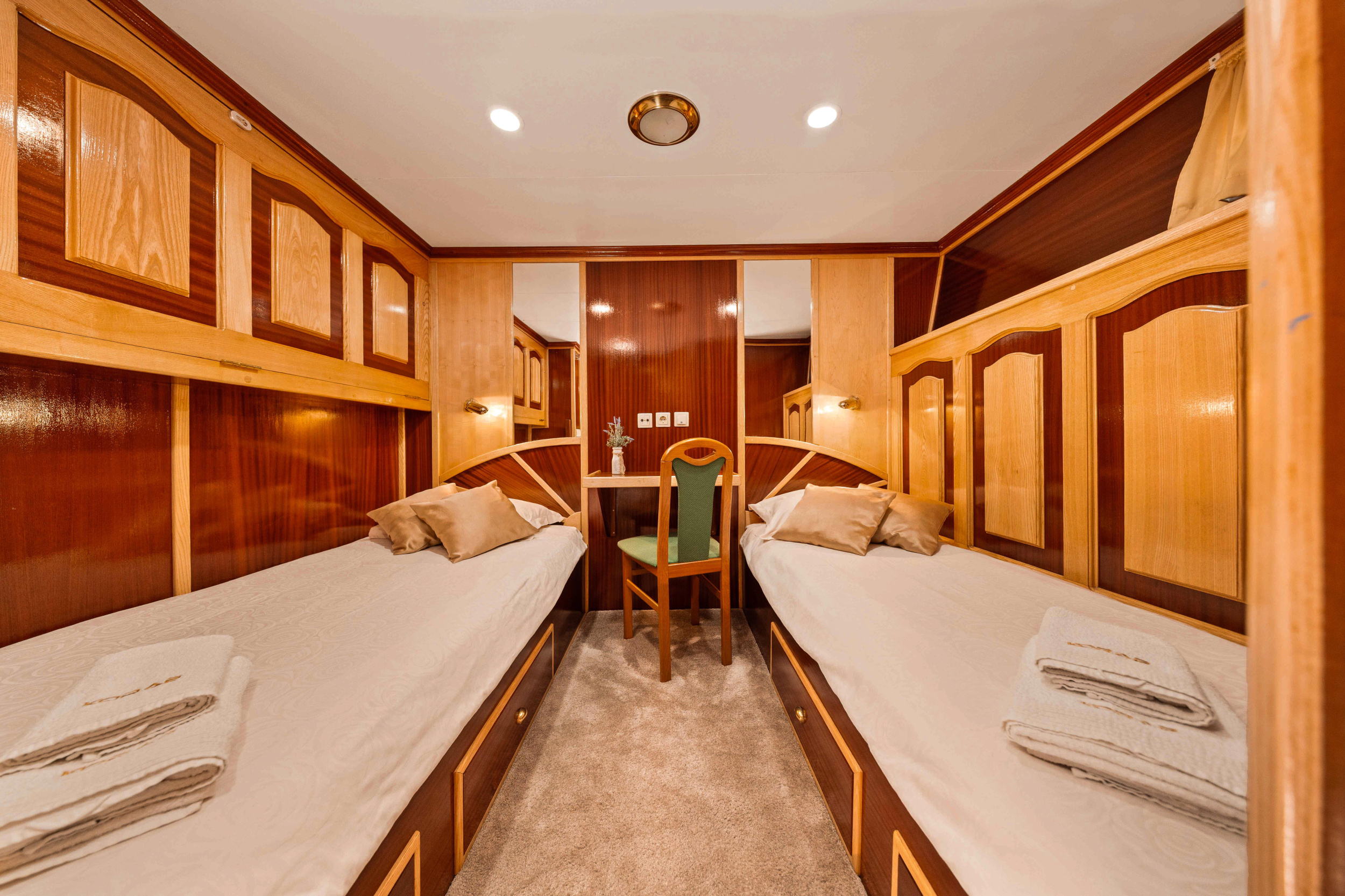 Motoryacht Korab — photo 4