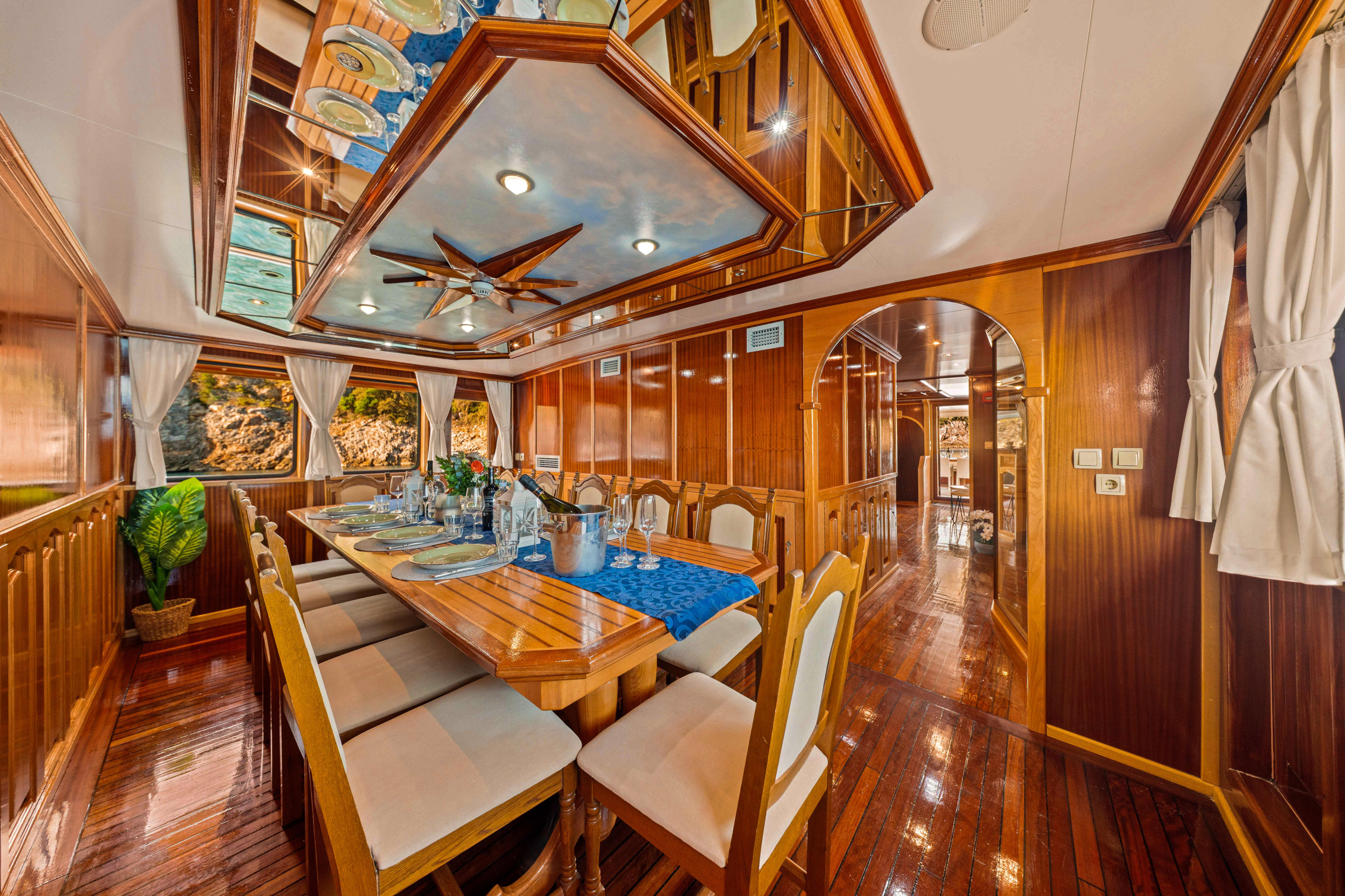 Motoryacht Korab — photo 29