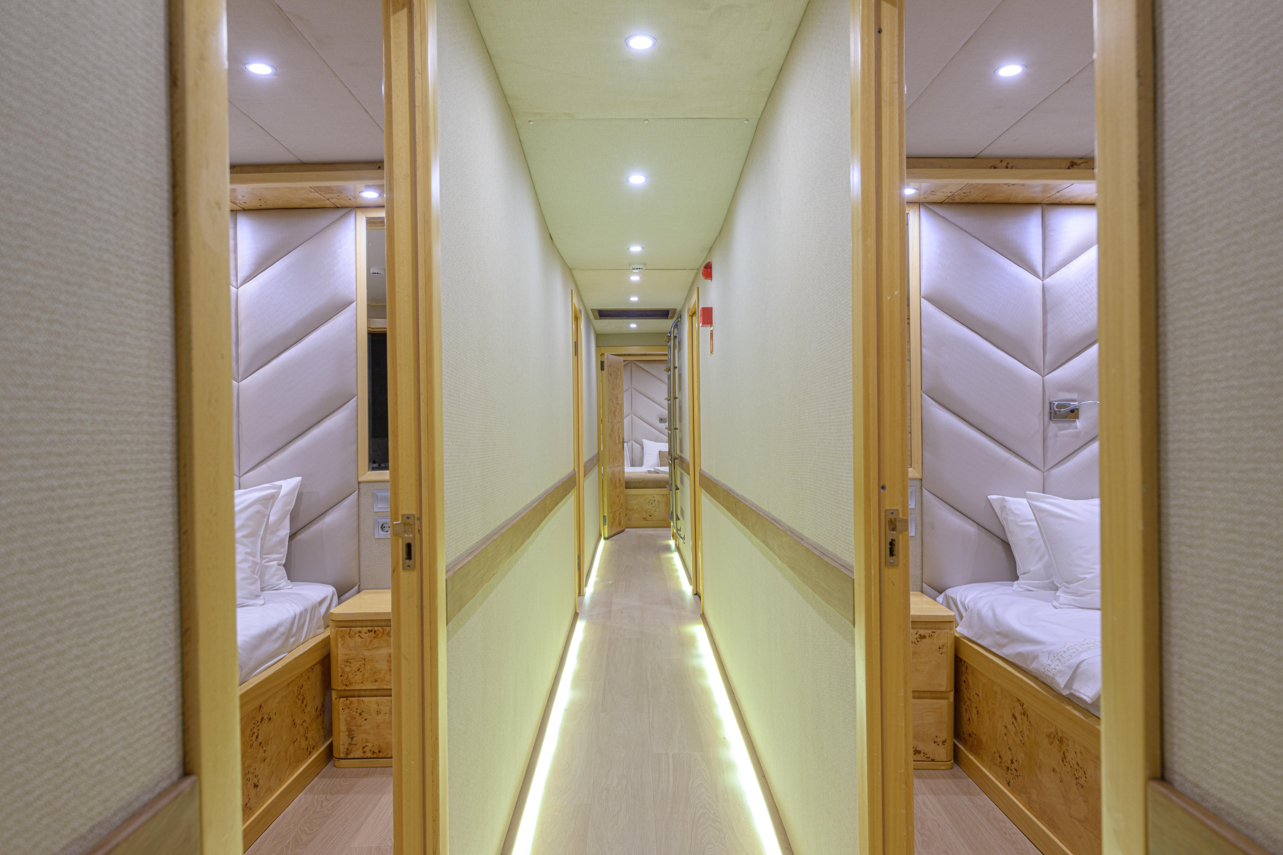 Motoryacht Belgin Sultan — photo 30