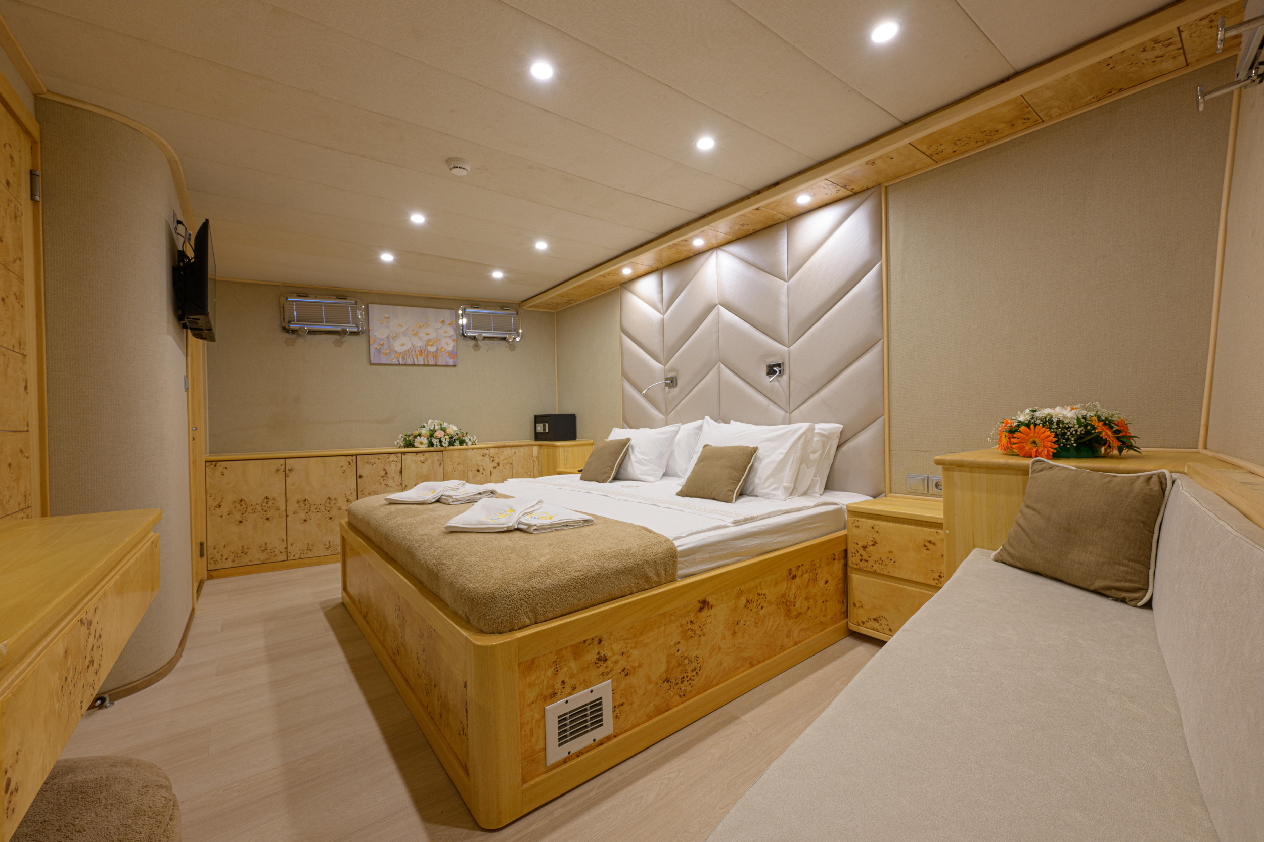 Motoryacht Belgin Sultan — photo 23
