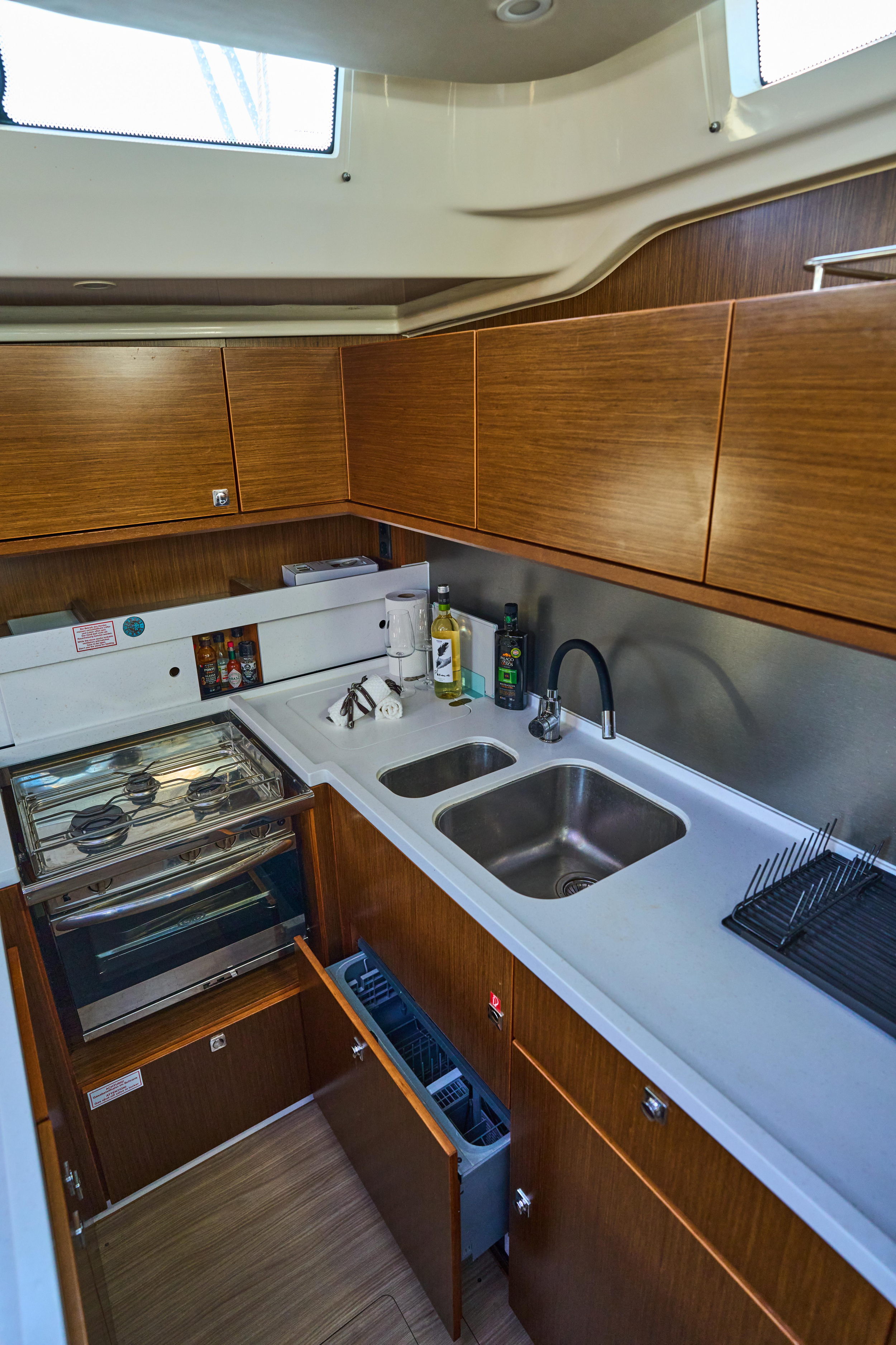 Bavaria C57 — photo 8