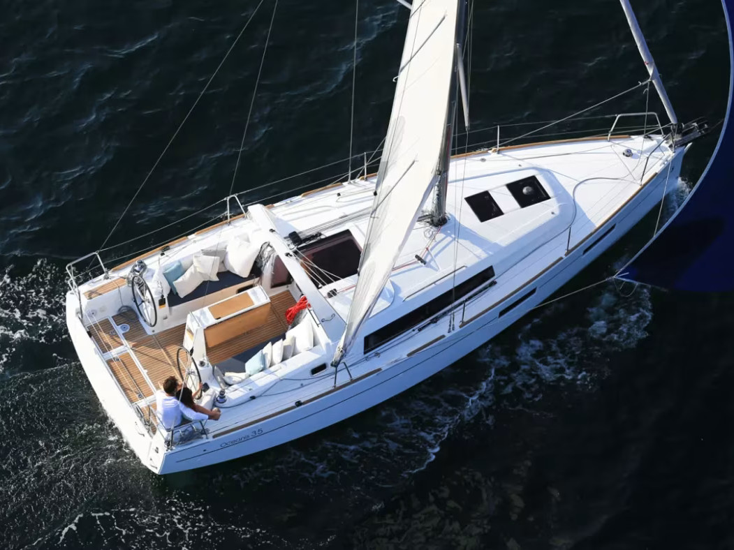 Oceanis 35 — photo 1