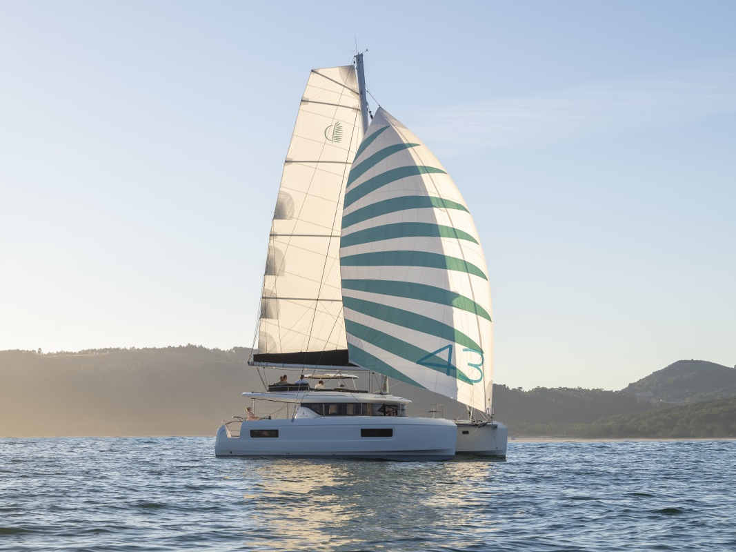 Lagoon 43 — photo 1