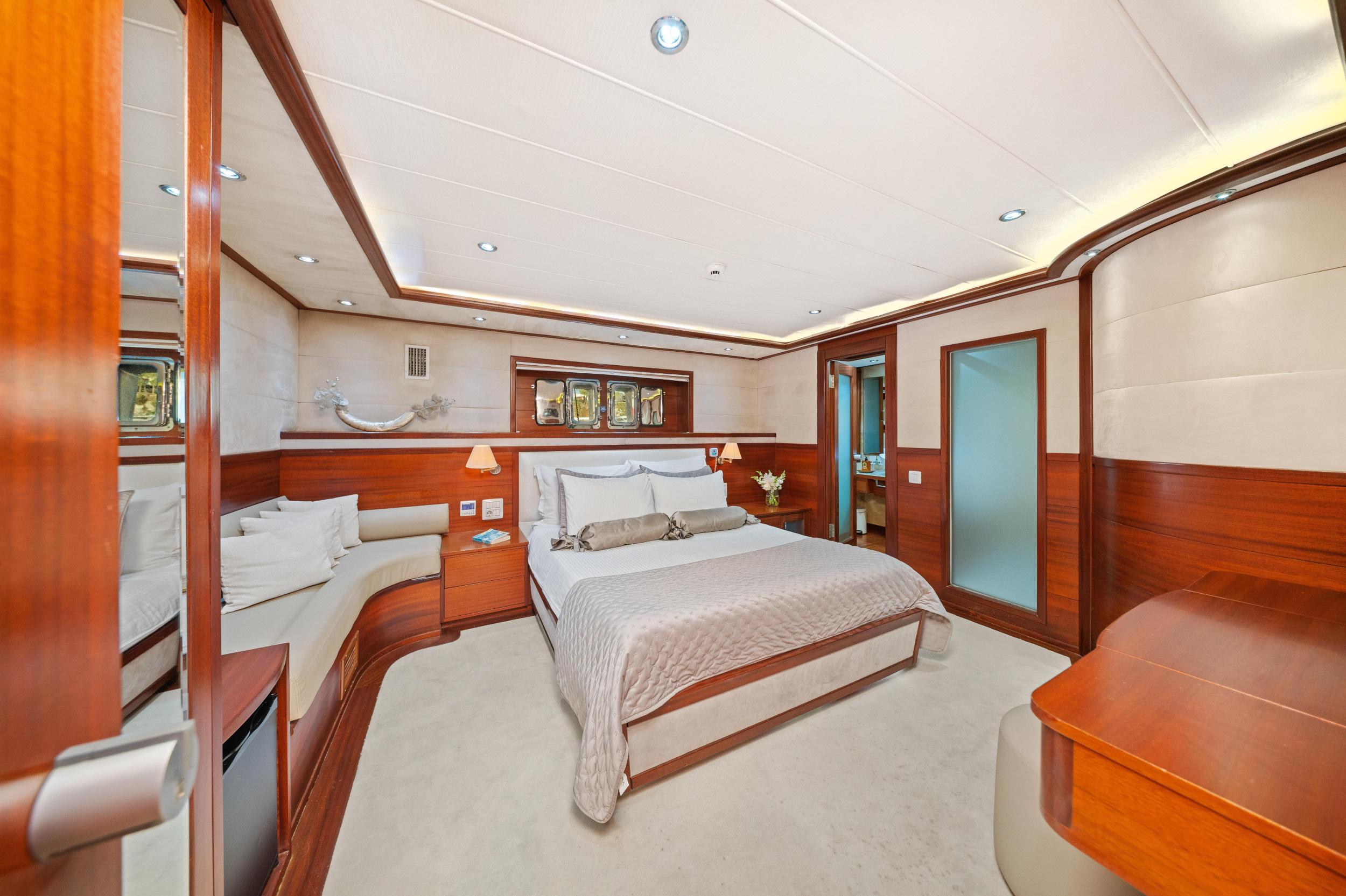 Luxury Sailing Yacht — photo 28
