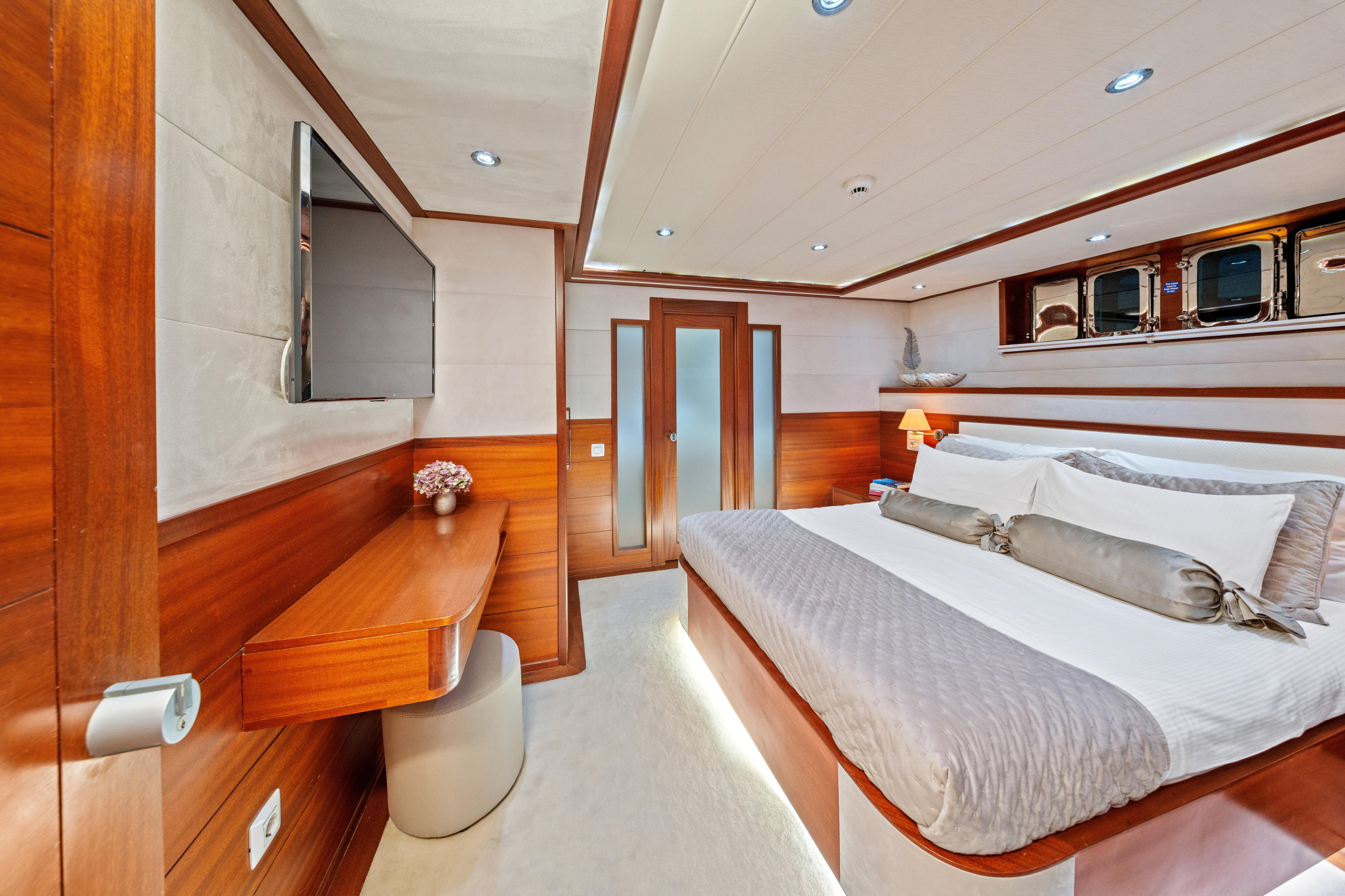Luxury Sailing Yacht — photo 27