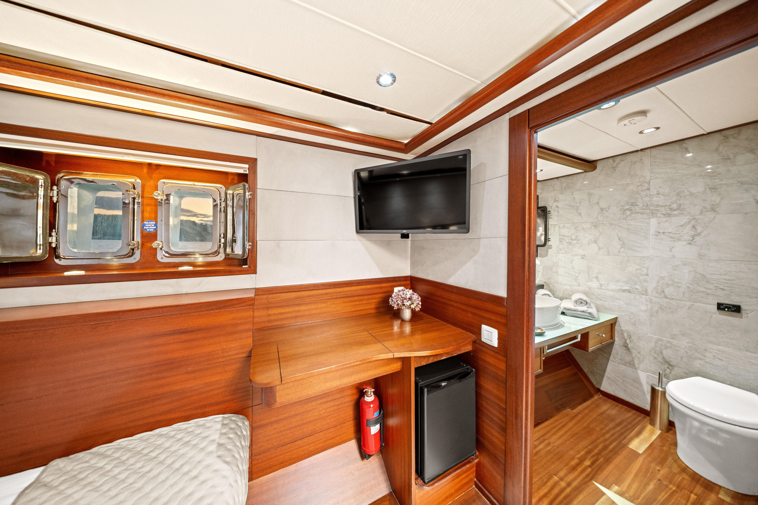 Luxury Sailing Yacht — photo 51