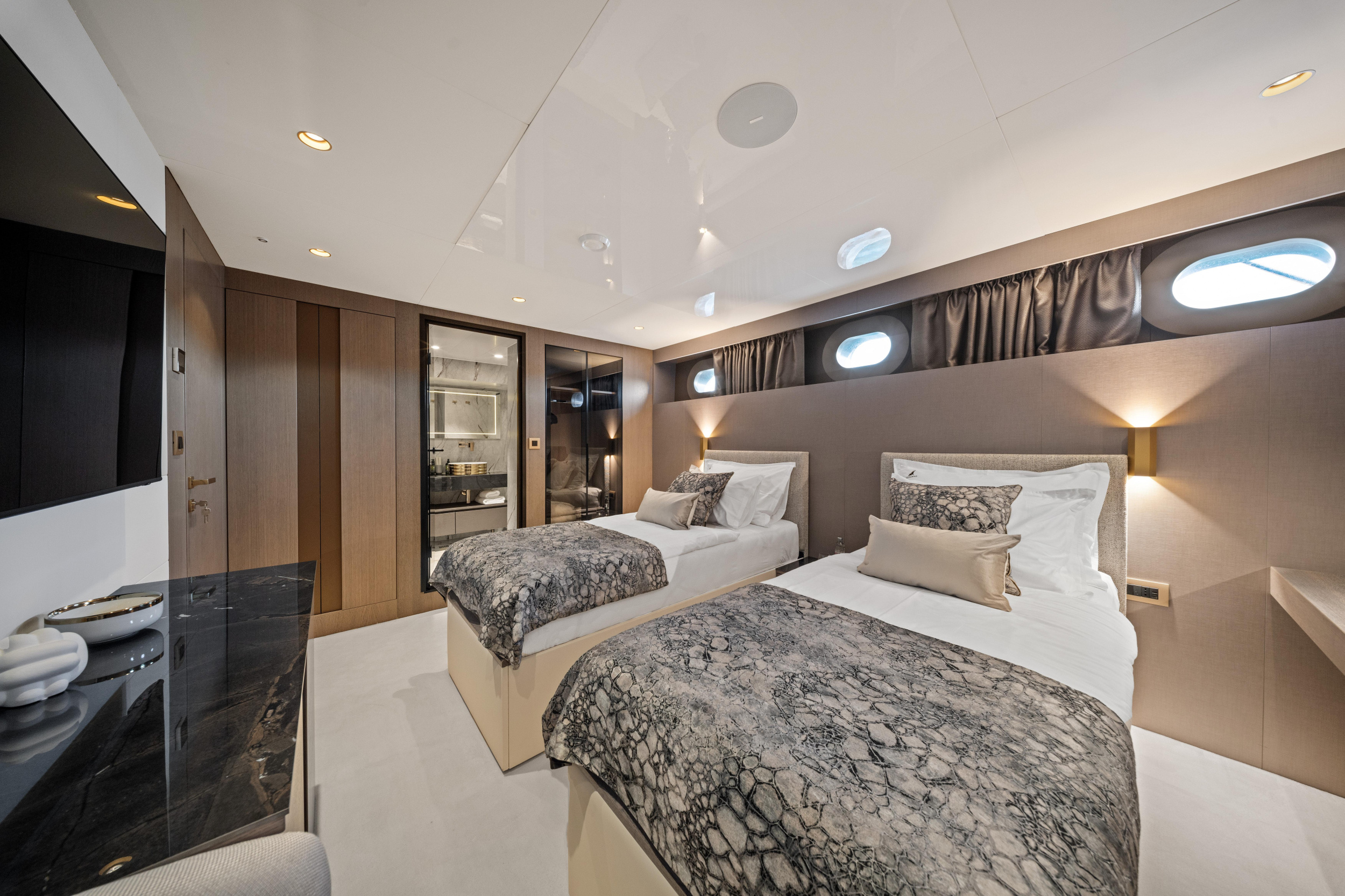 Luxury Sailing Yacht — photo 20