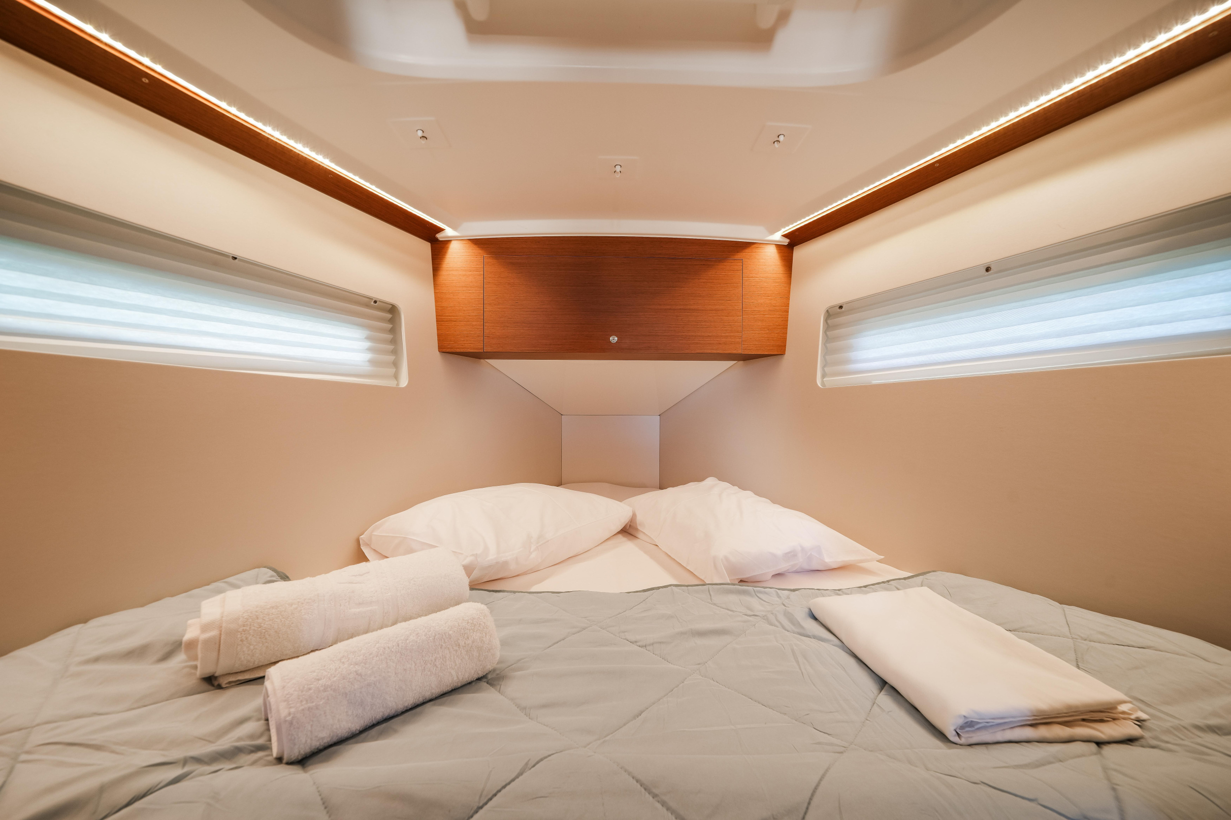 Sun Odyssey 350 — photo 7