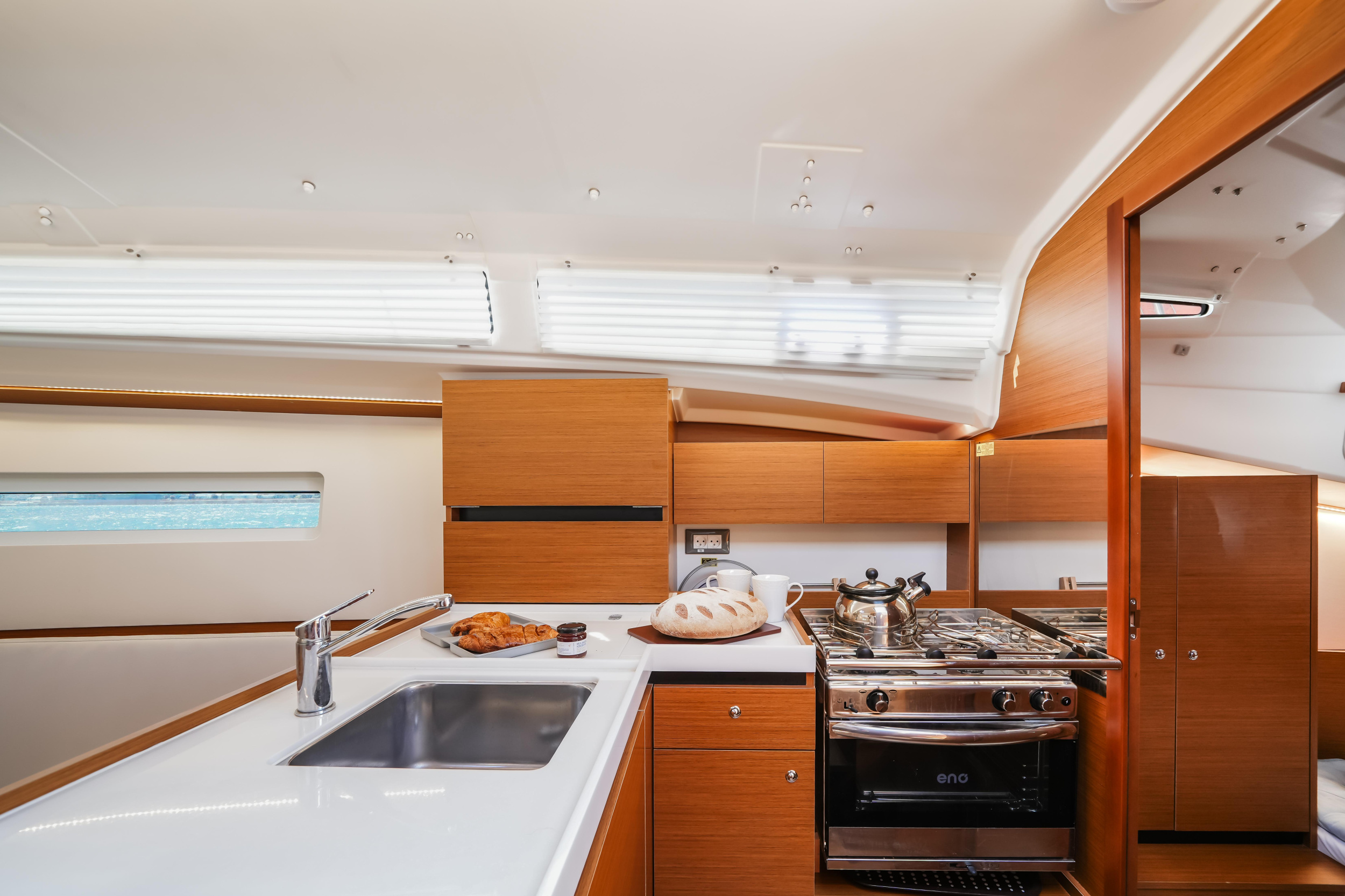 Sun Odyssey 350 — photo 13