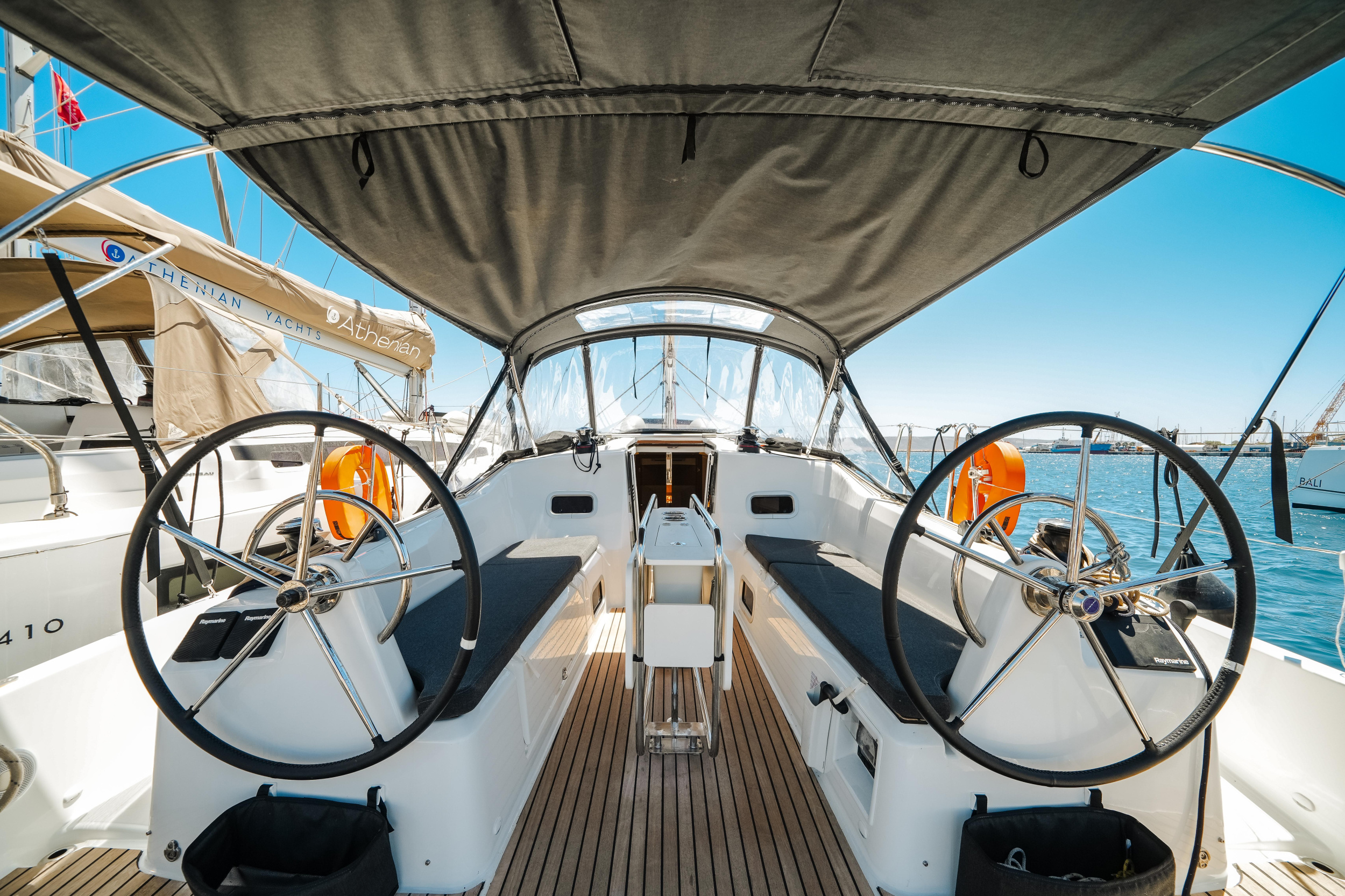 Sun Odyssey 350 — photo 3