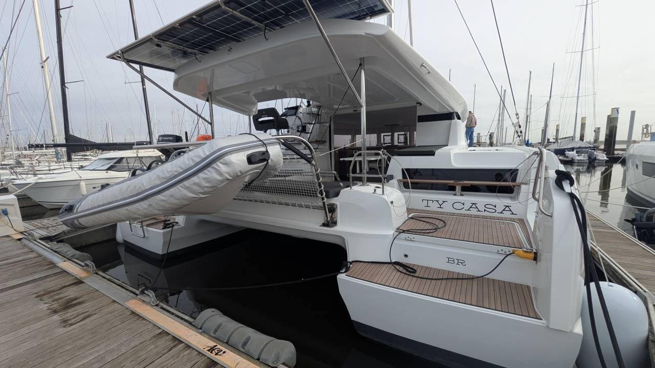 Lagoon 43 — photo 3