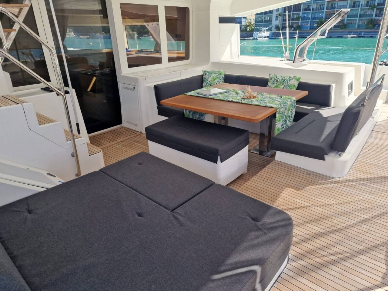 Lagoon 52 — photo 3