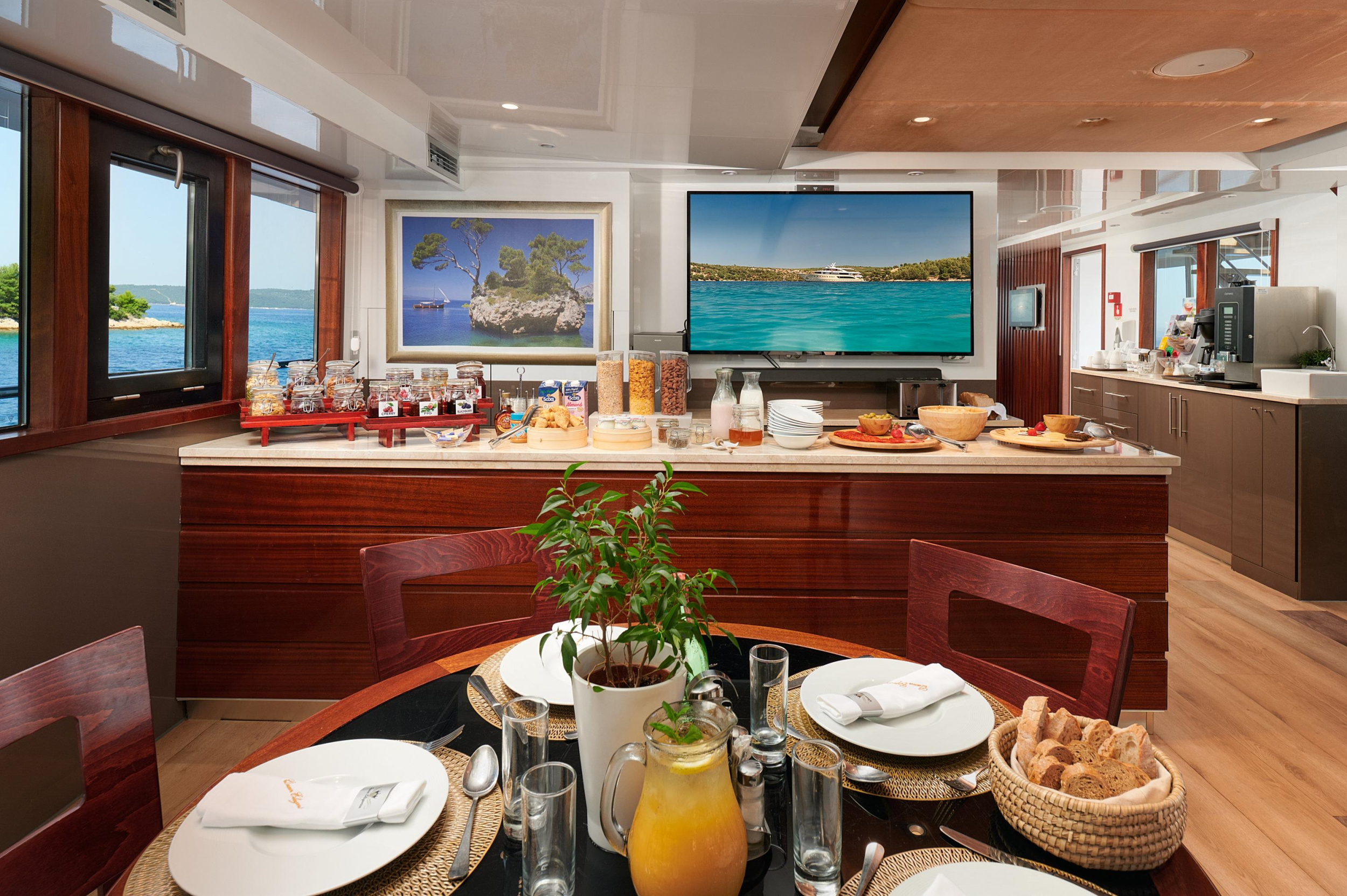 Motoryacht Queen Eleganza — photo 12