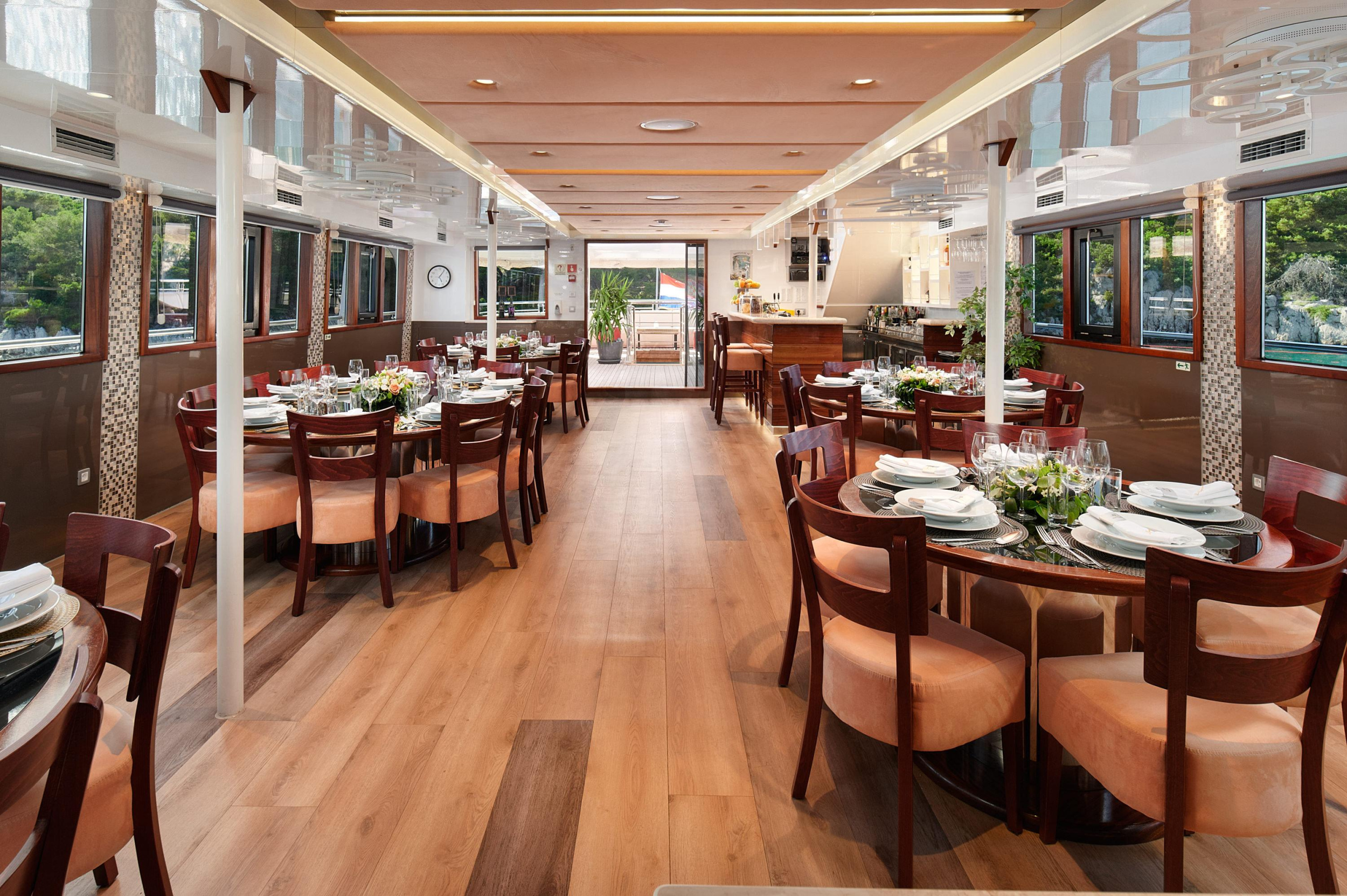 Motoryacht Queen Eleganza — photo 44