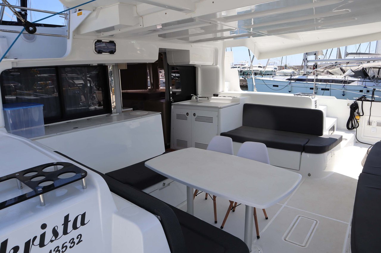 Lagoon 46 (6 cab.) — photo 12