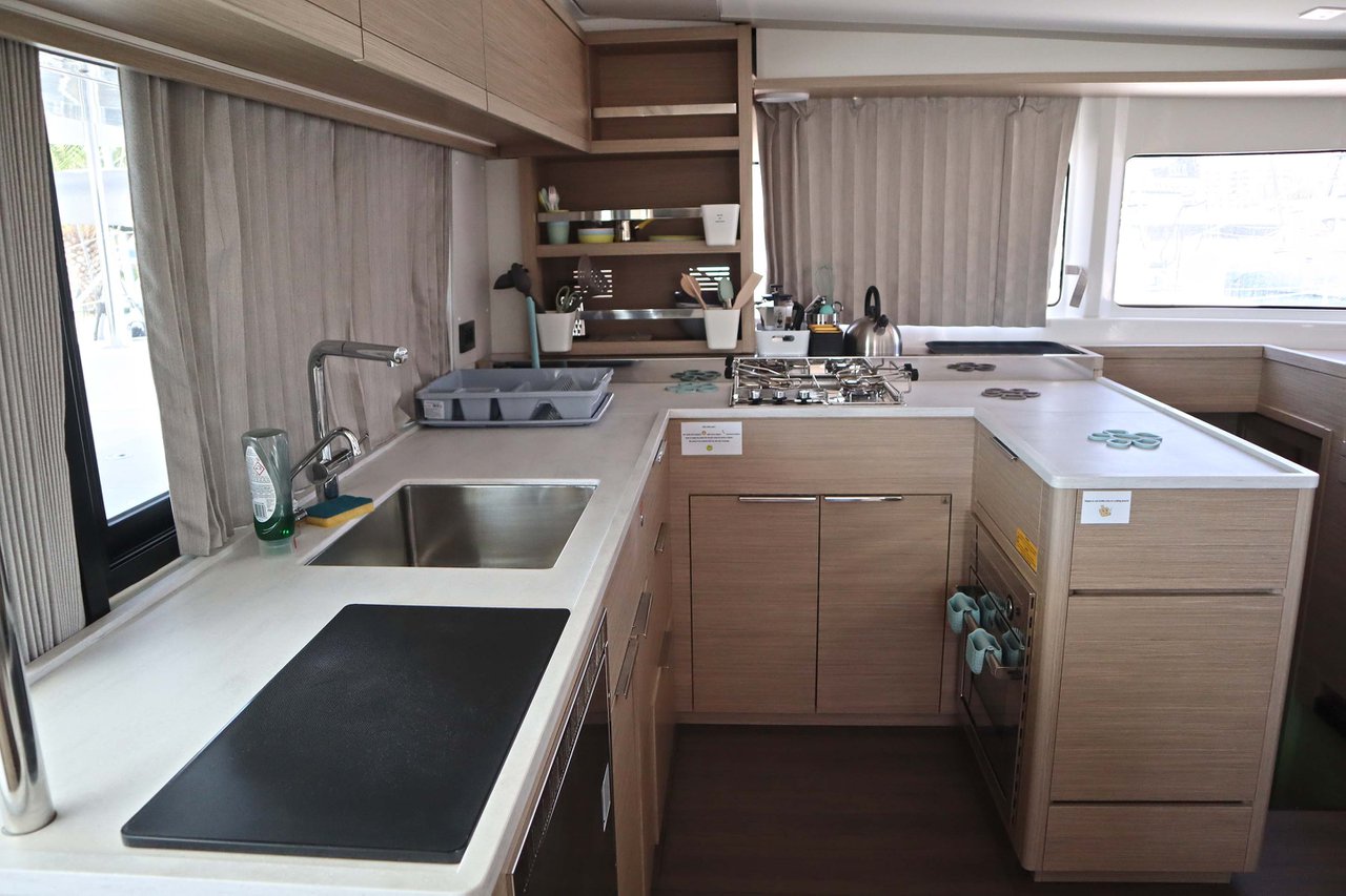 Lagoon 46 (6 cab.) — photo 15