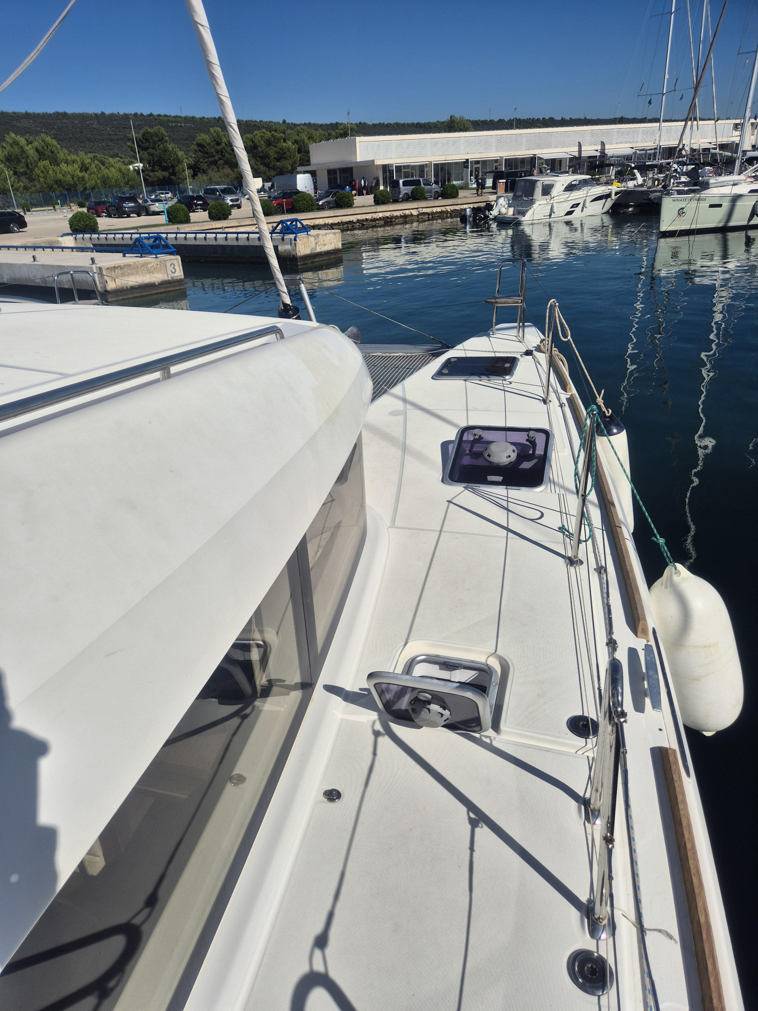 Lagoon 40 — photo 5
