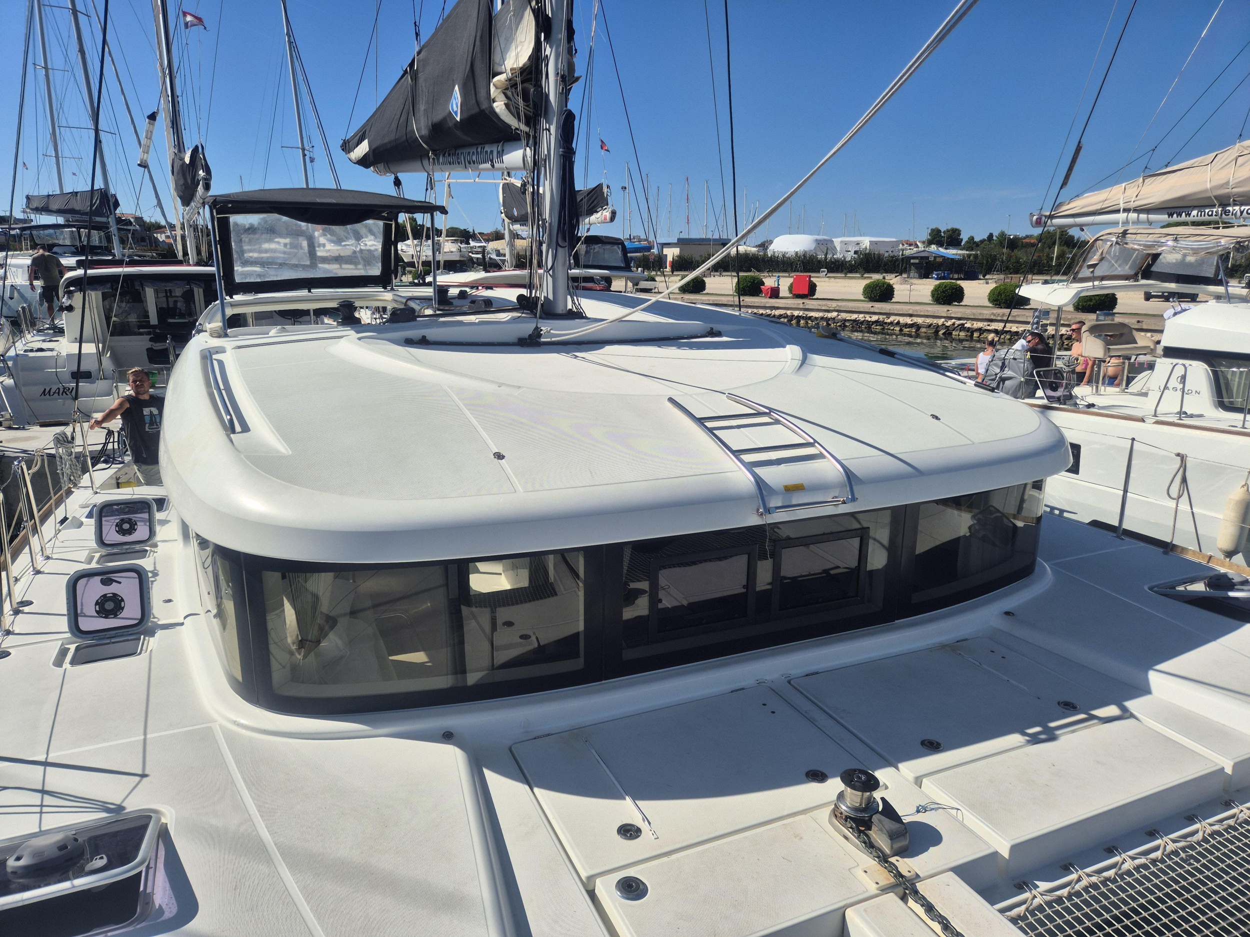 Lagoon 40 — photo 3