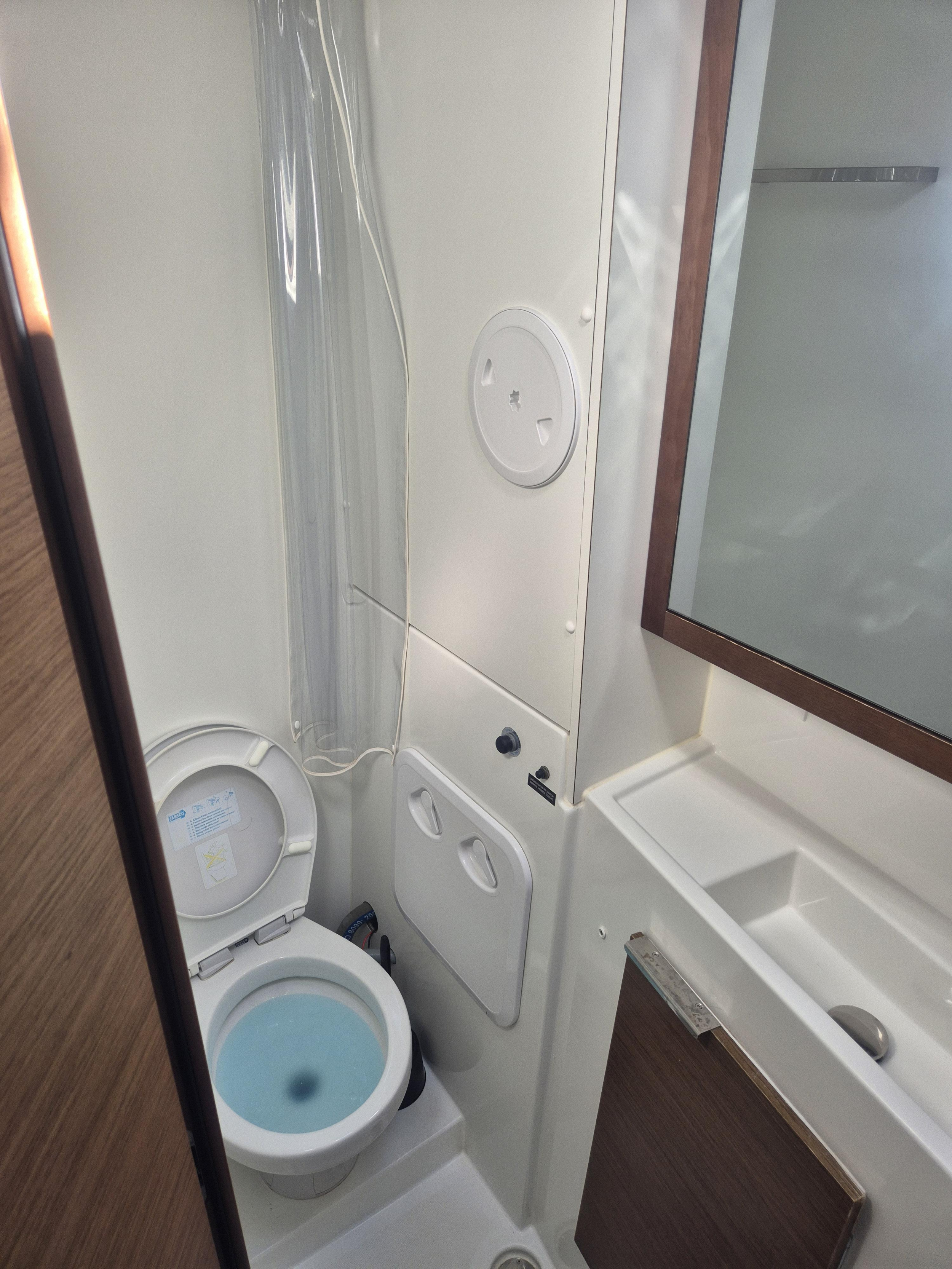 Lagoon 40 — photo 7