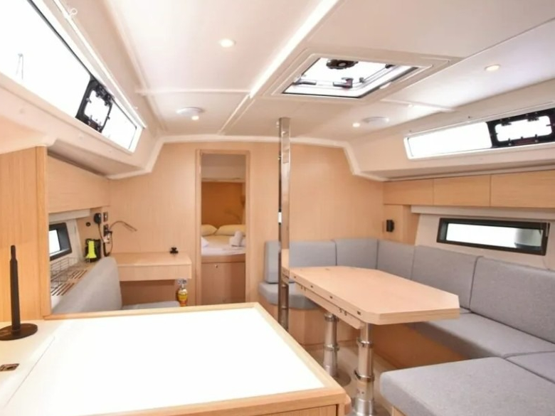 Bavaria C42 (3 cab.) — photo 11