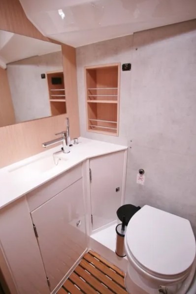 Bavaria C42 (3 cab.) — photo 16