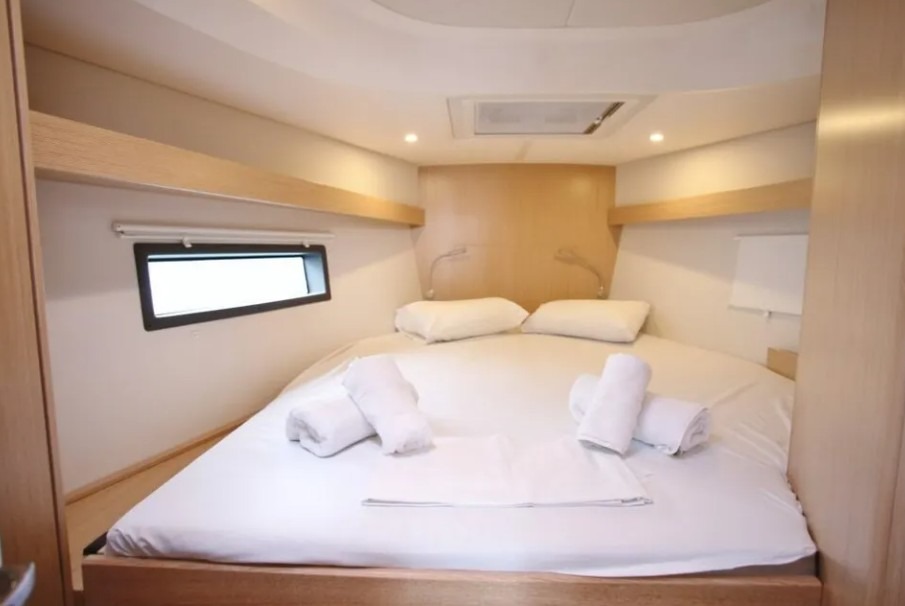 Bavaria C42 (3 cab.) — photo 15