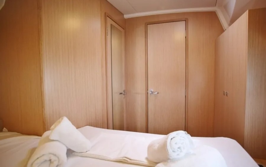 Bavaria C42 (3 cab.) — photo 7