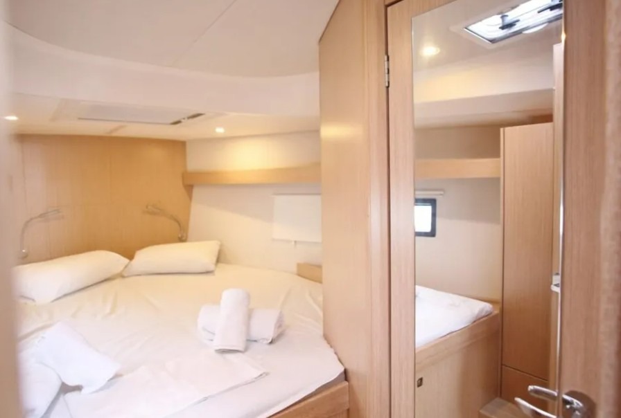 Bavaria C42 (3 cab.) — photo 9