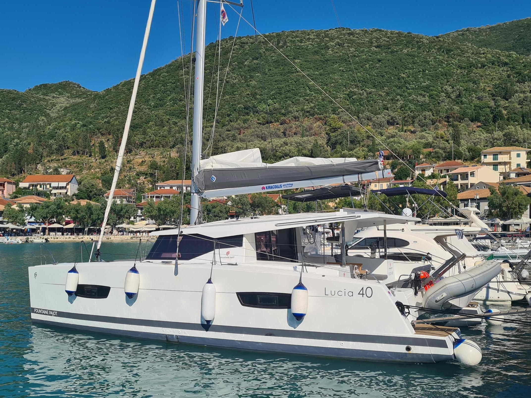 Lucia 40 (4 cab.) — photo 1