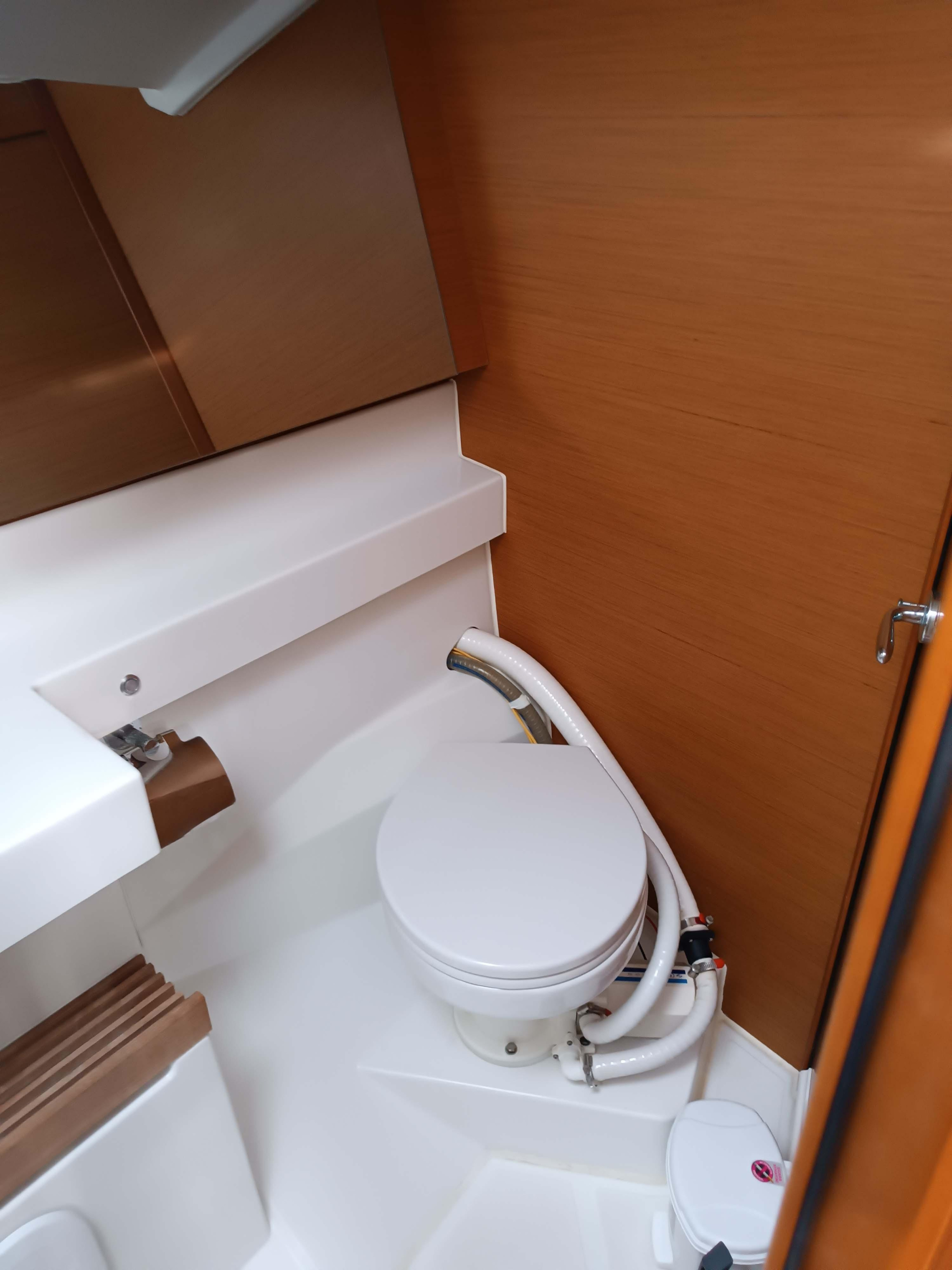 Sun Odyssey 440 (4 cab.) — photo 5