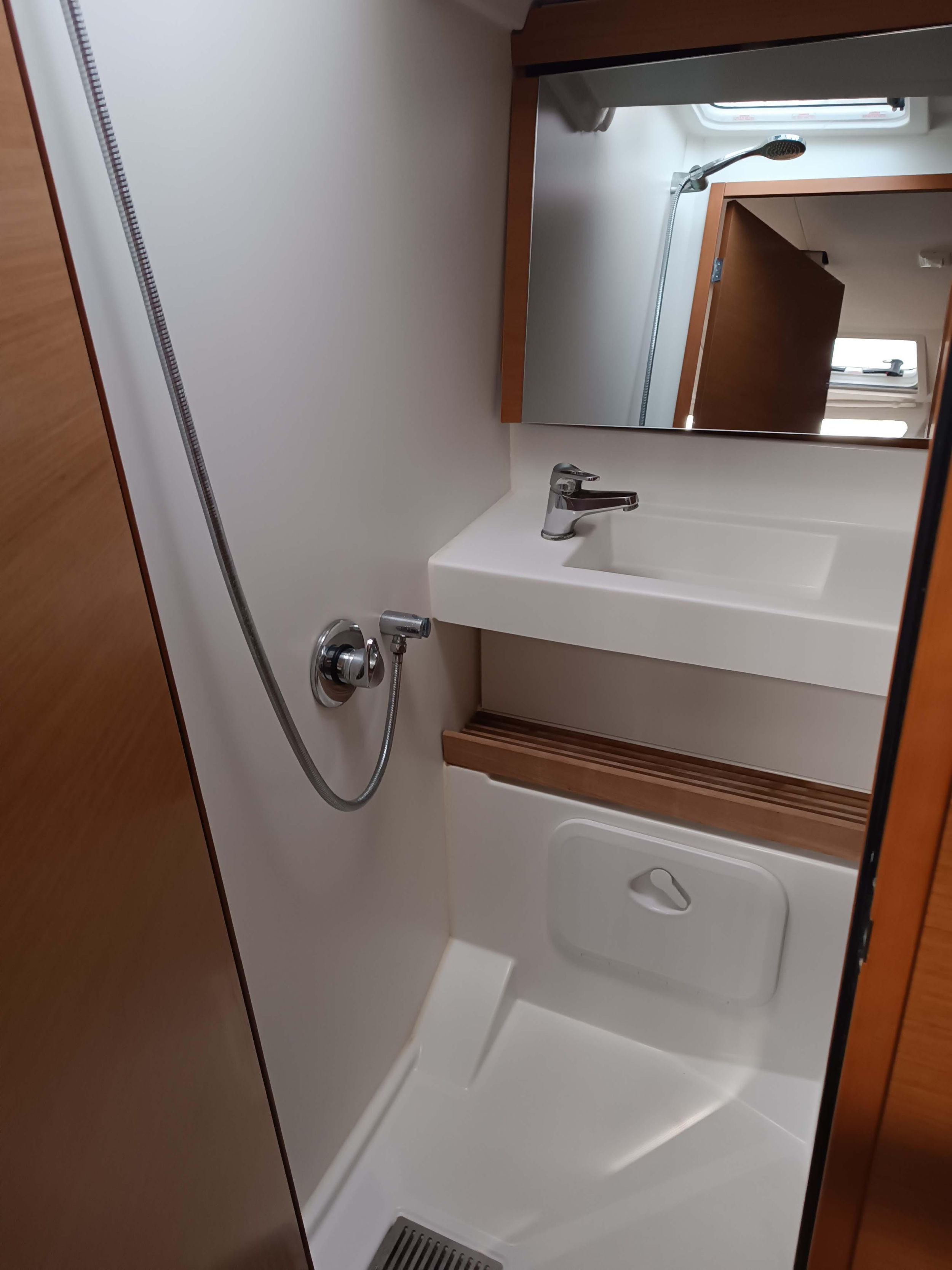 Sun Odyssey 440 (4 cab.) — photo 6