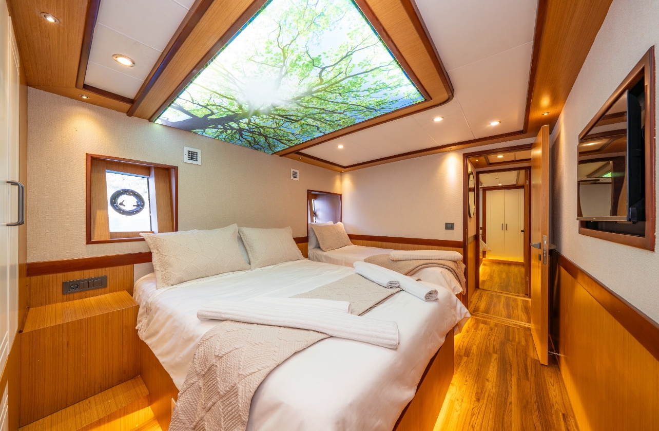 Motoryacht Lila Trawler — photo 21