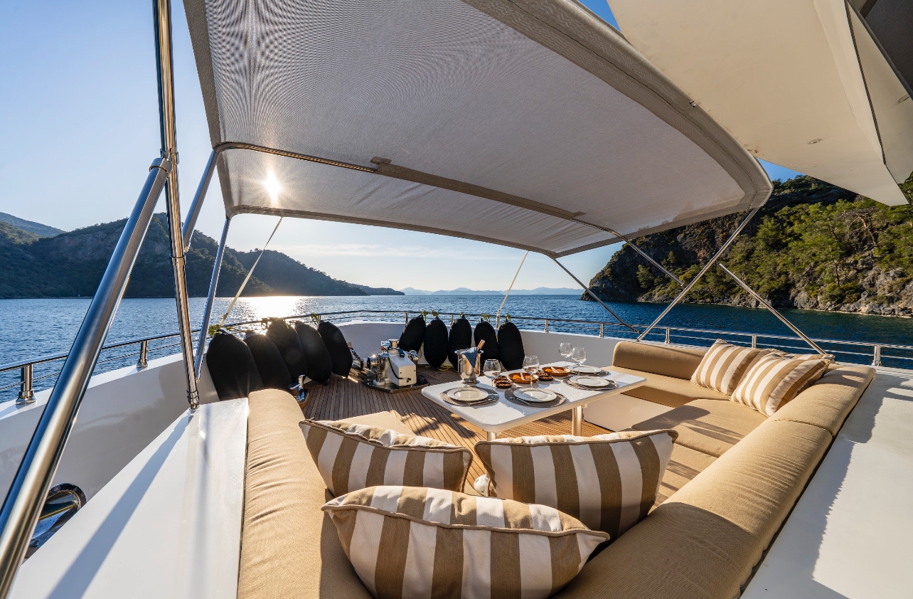 Motoryacht Lila Trawler — photo 11