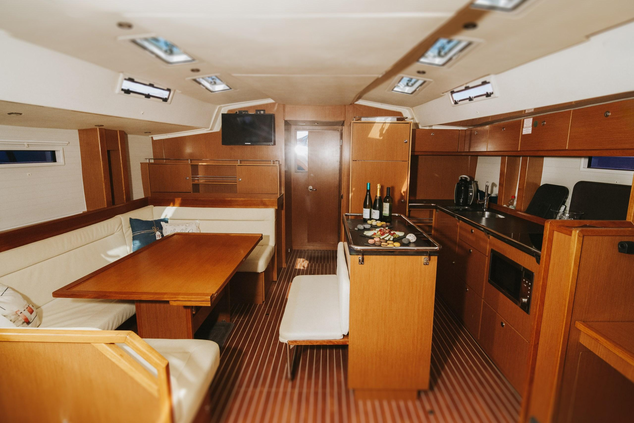 Bavaria 55 Cruiser — photo 4