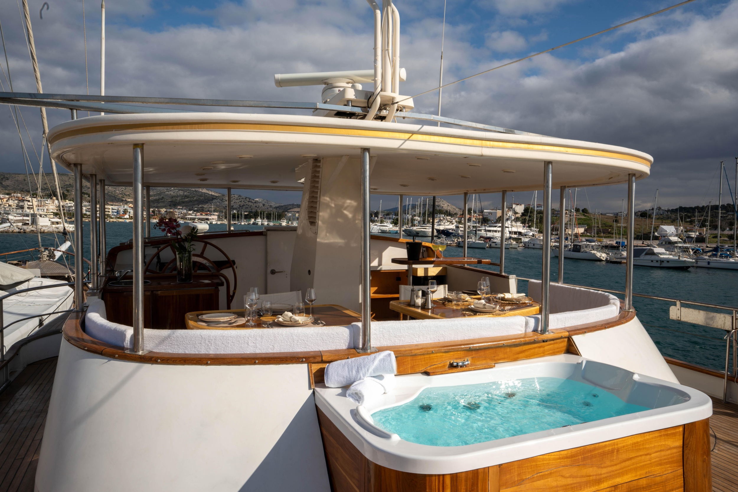Motoryacht — photo 16