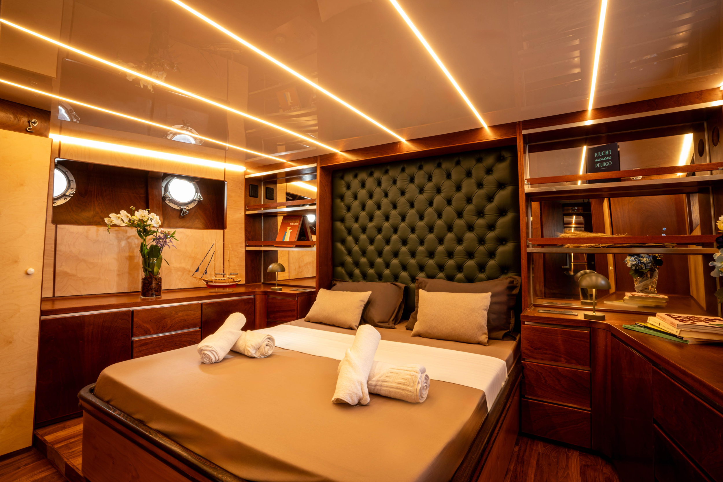 Motoryacht — photo 19