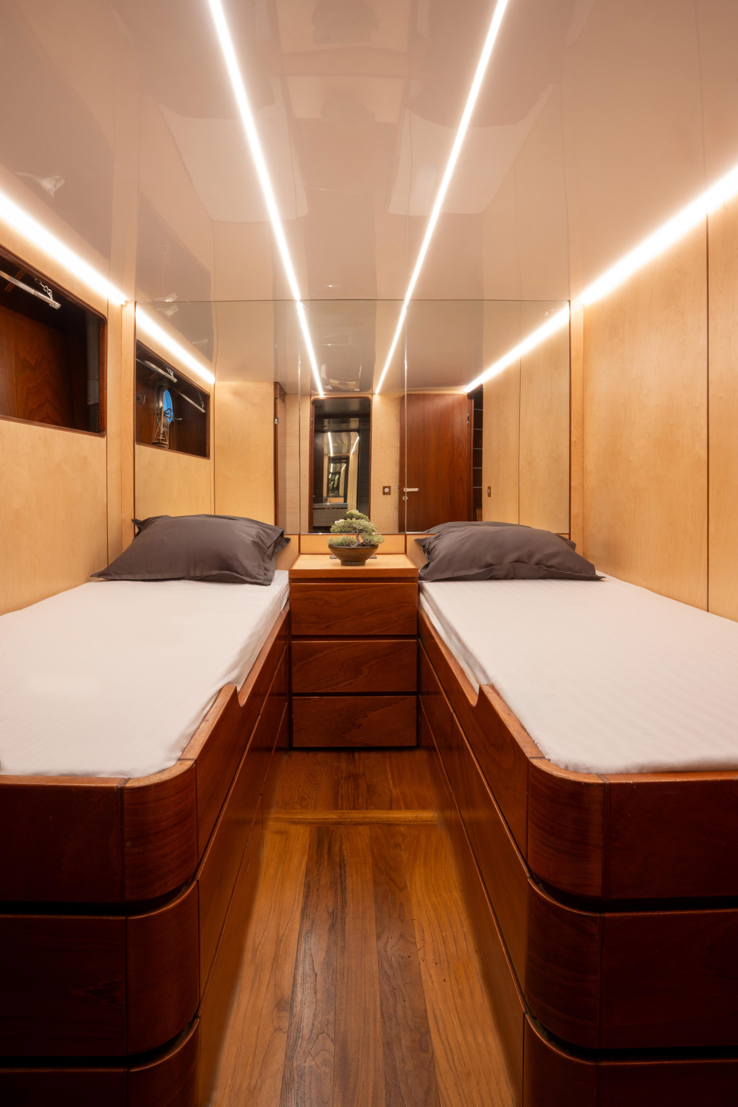 Motoryacht — photo 6