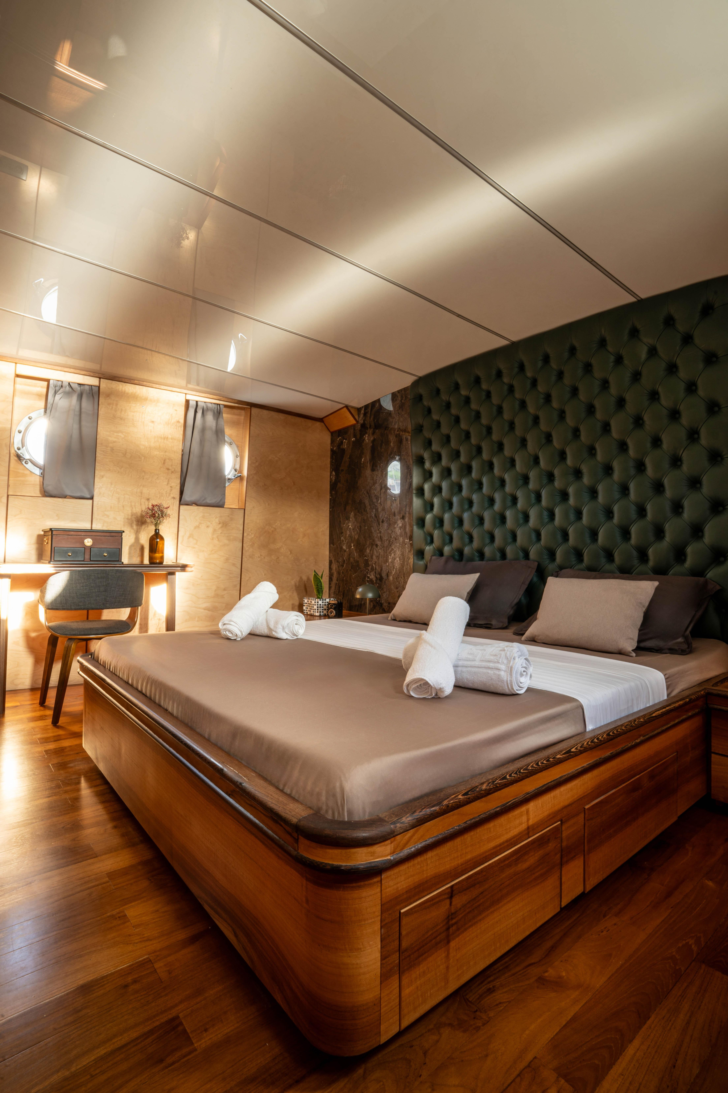 Motoryacht — photo 9