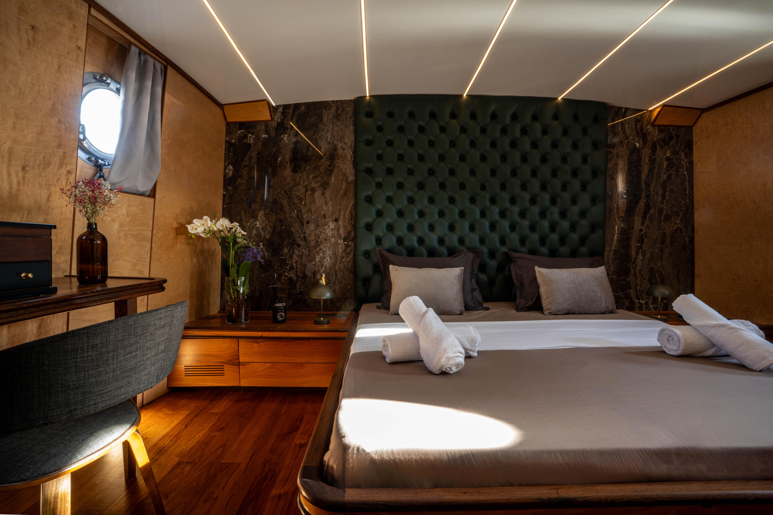 Motoryacht — photo 17