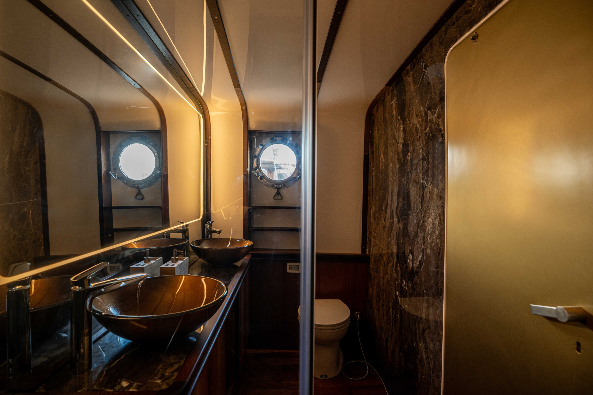 Motoryacht — photo 18