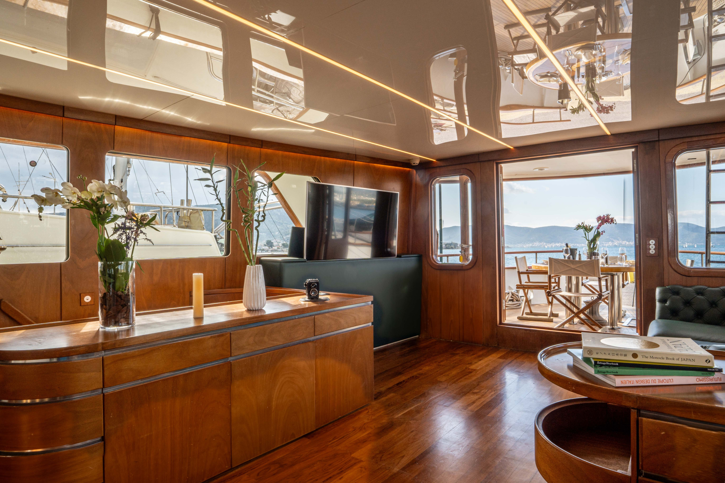 Motoryacht — photo 4
