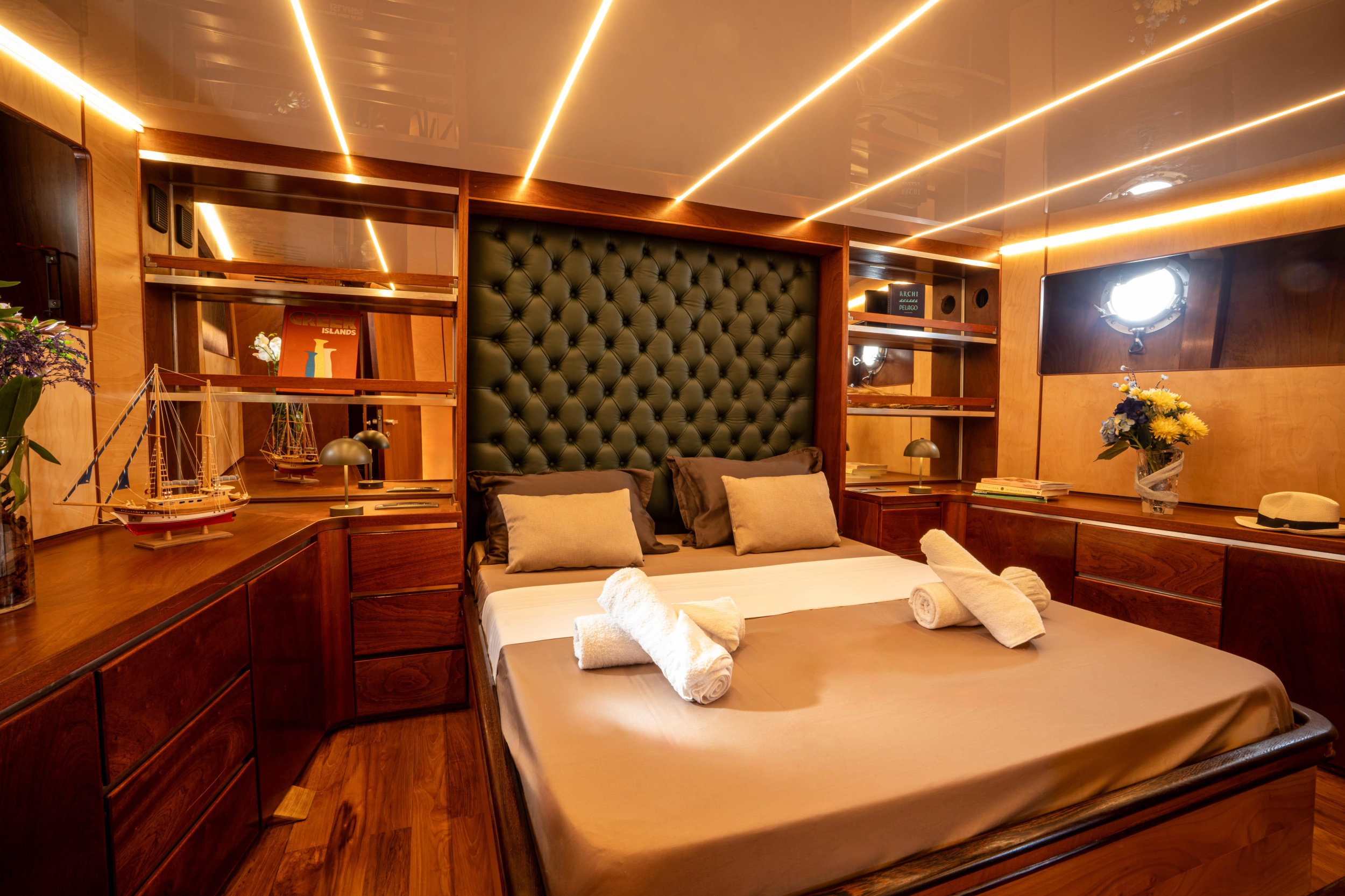Motoryacht — photo 21